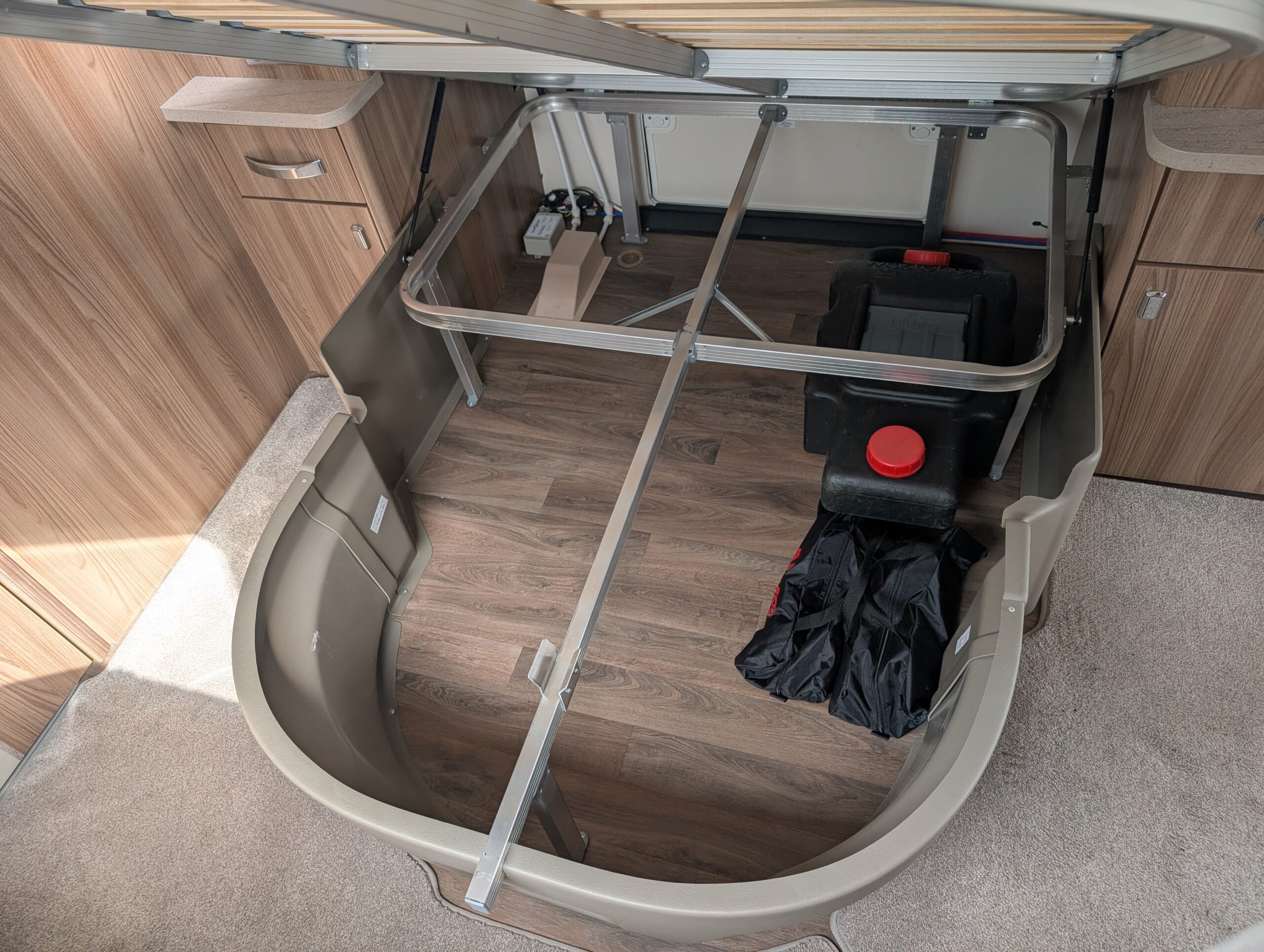 
								Swift Elegance 845 full									