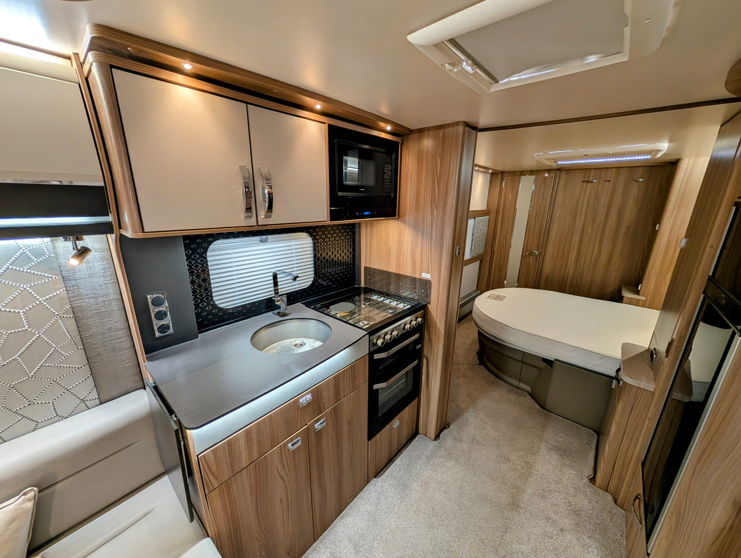 
								Swift Elegance 845 full									