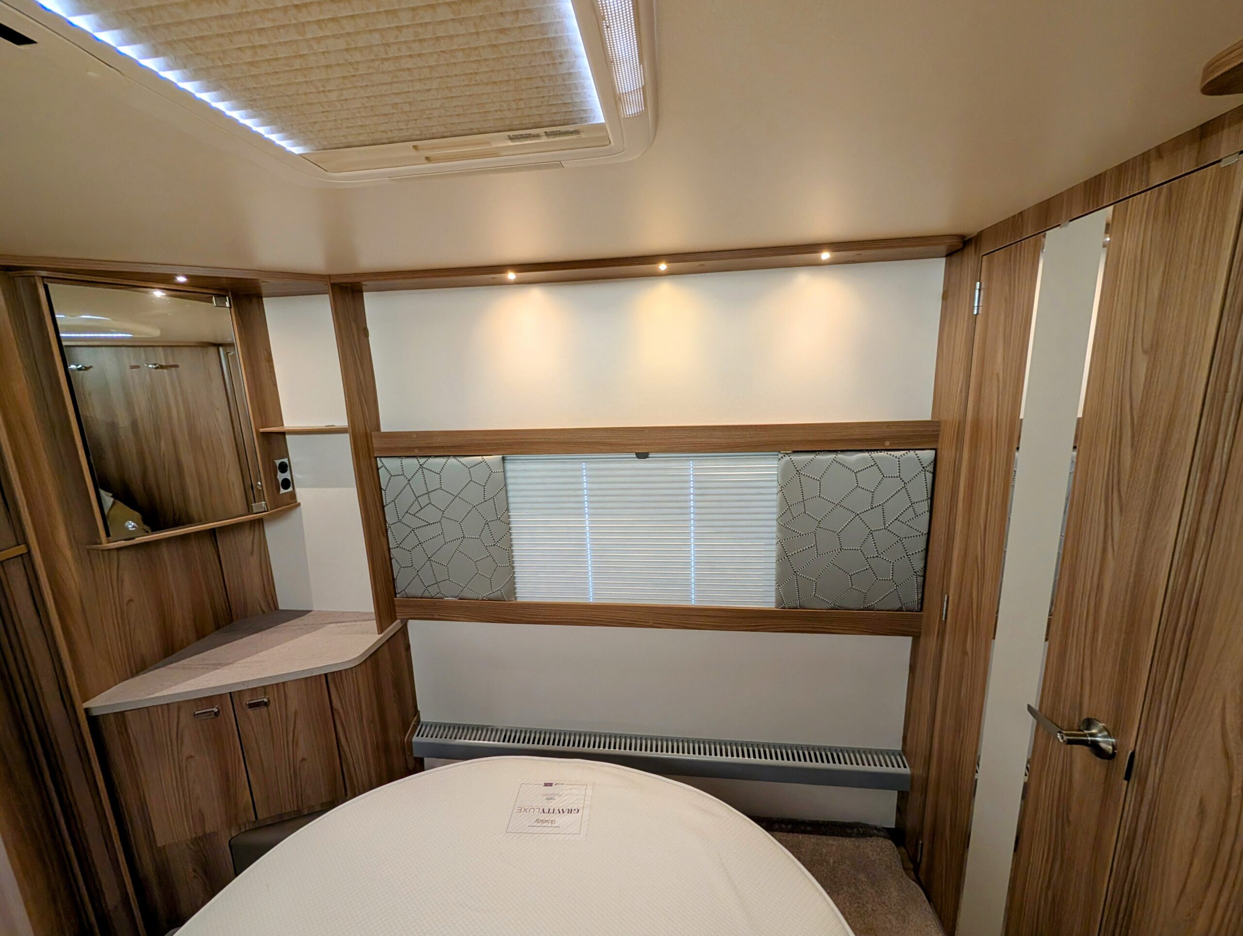 
								Swift Elegance 845 full									
