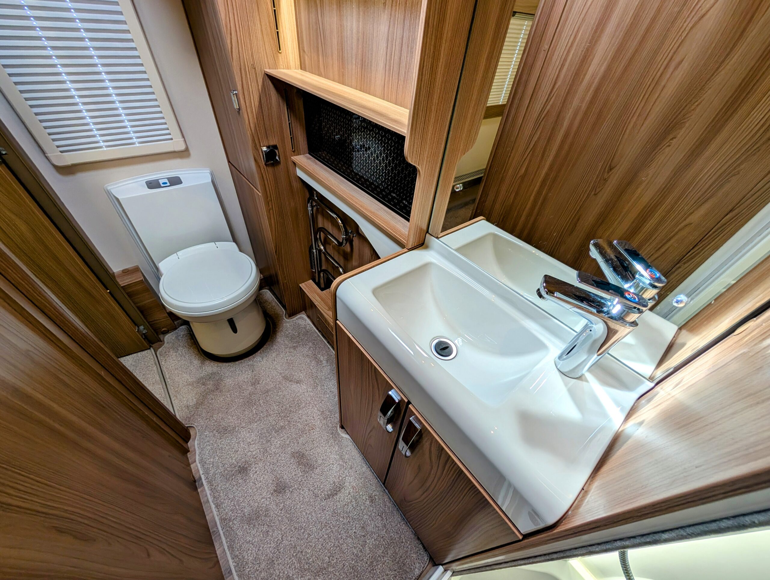 
								Swift Elegance 845 full									