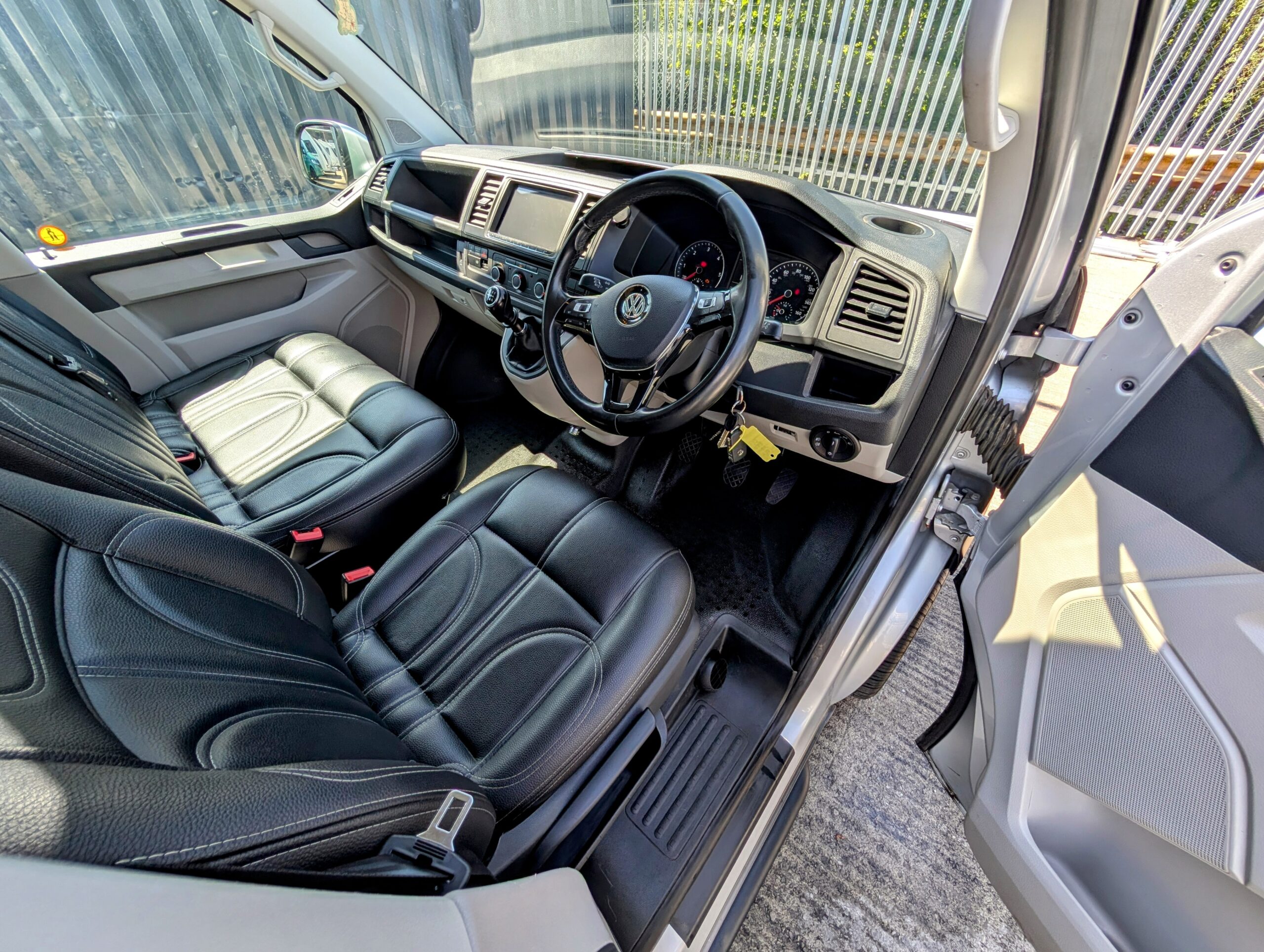 
								Volkswagen Transporter full									
