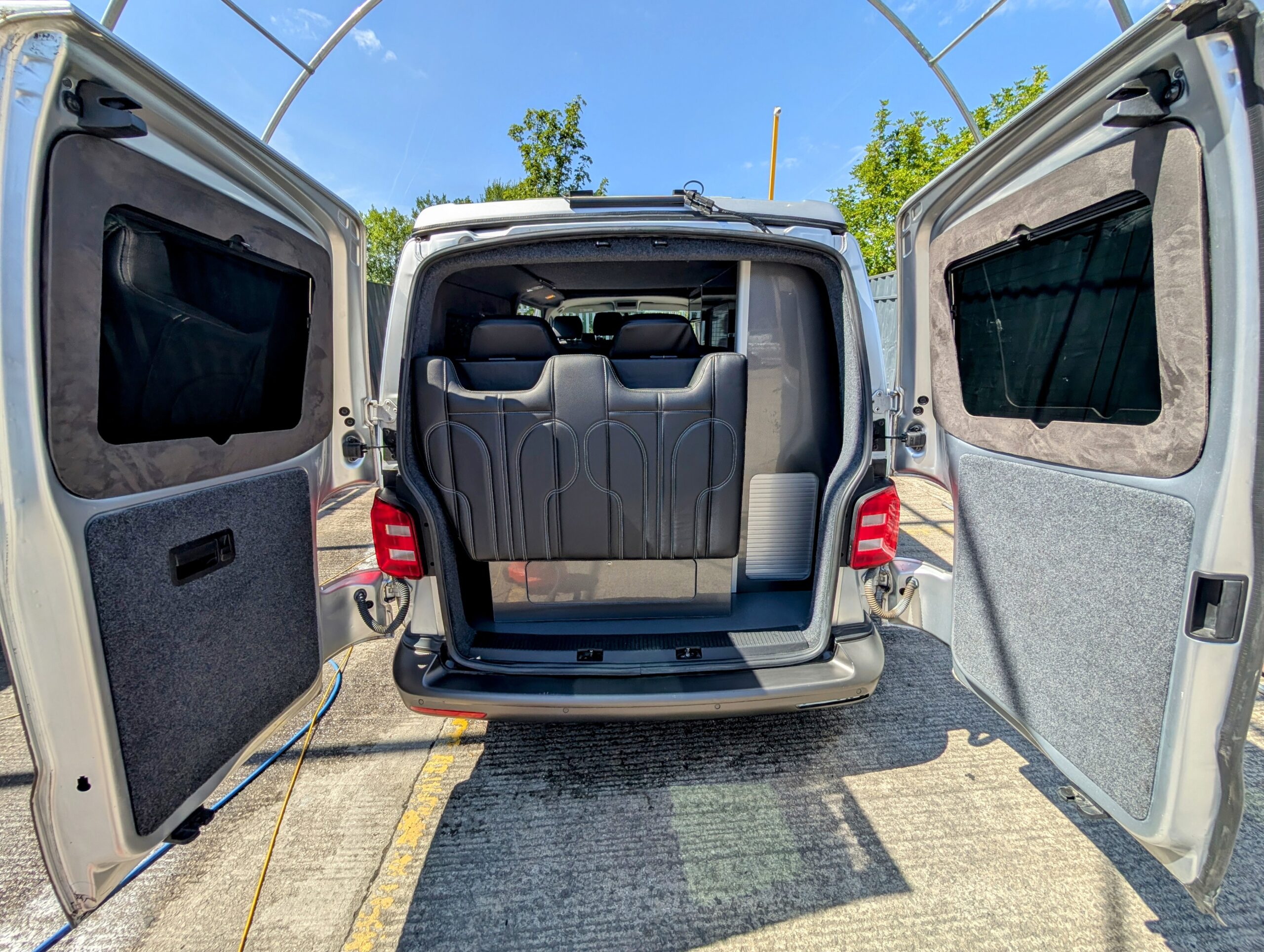 
								Volkswagen Transporter full									