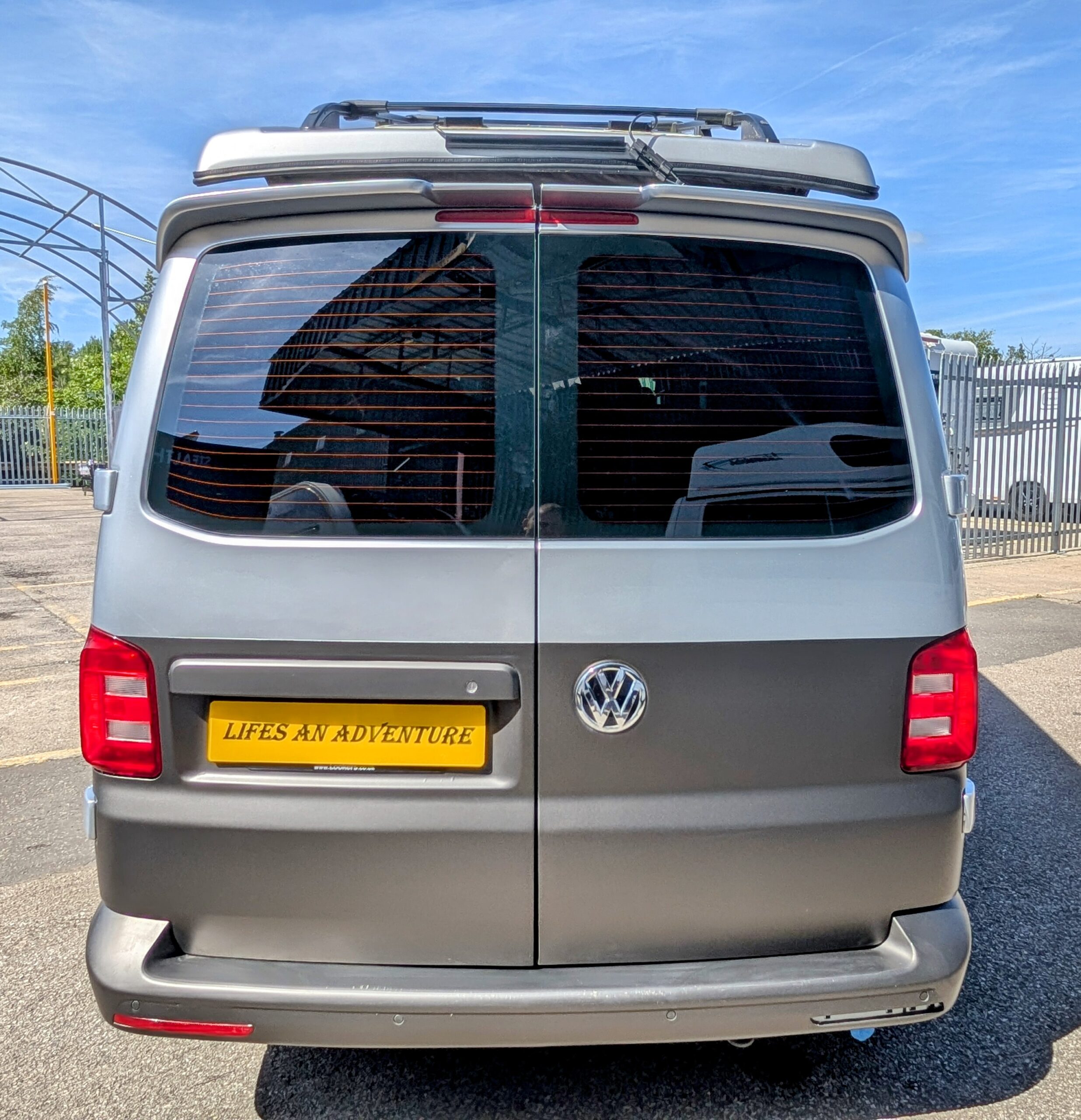 
								Volkswagen Transporter full									