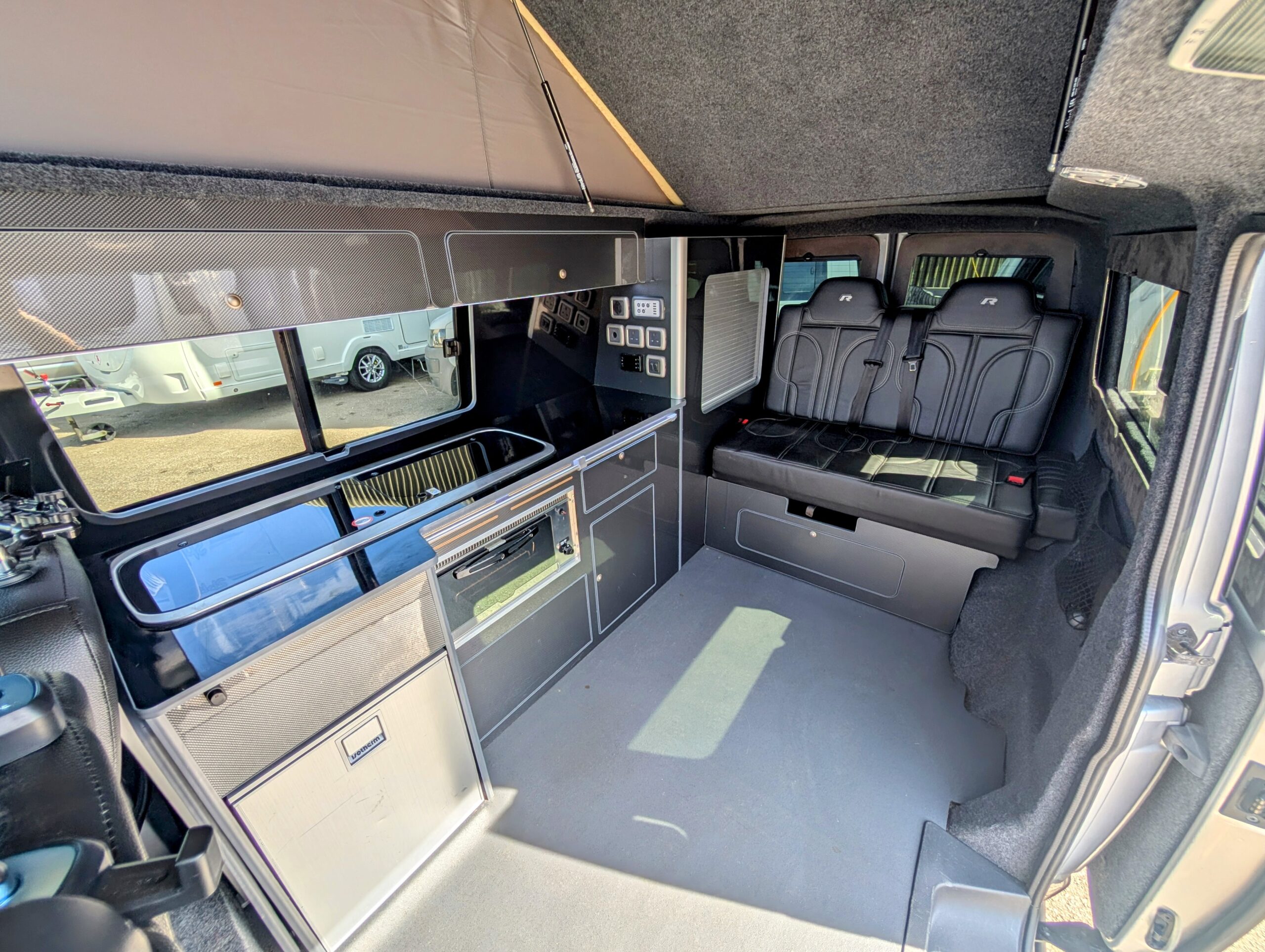 
								Volkswagen Transporter full									
