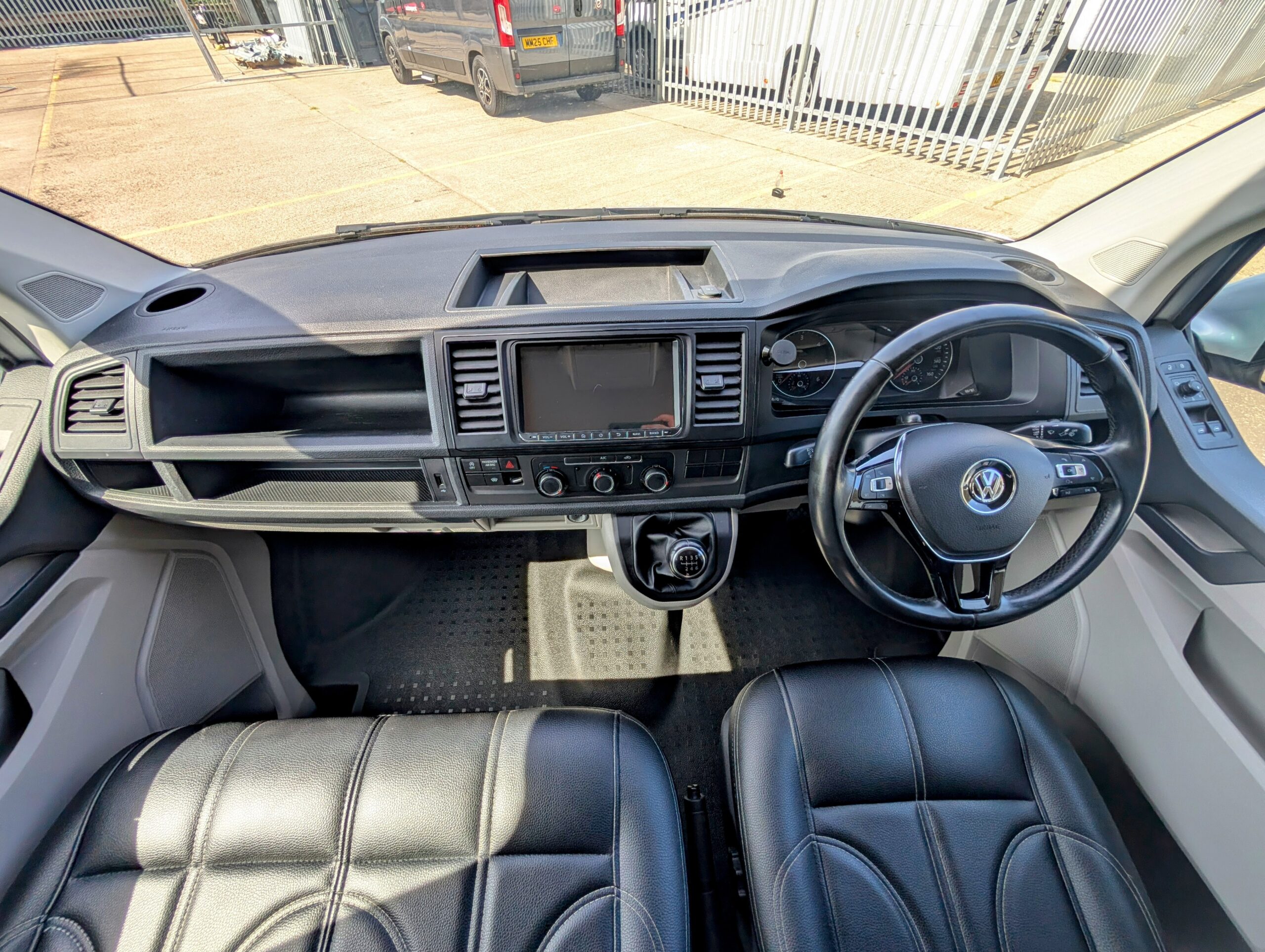 
								Volkswagen Transporter full									