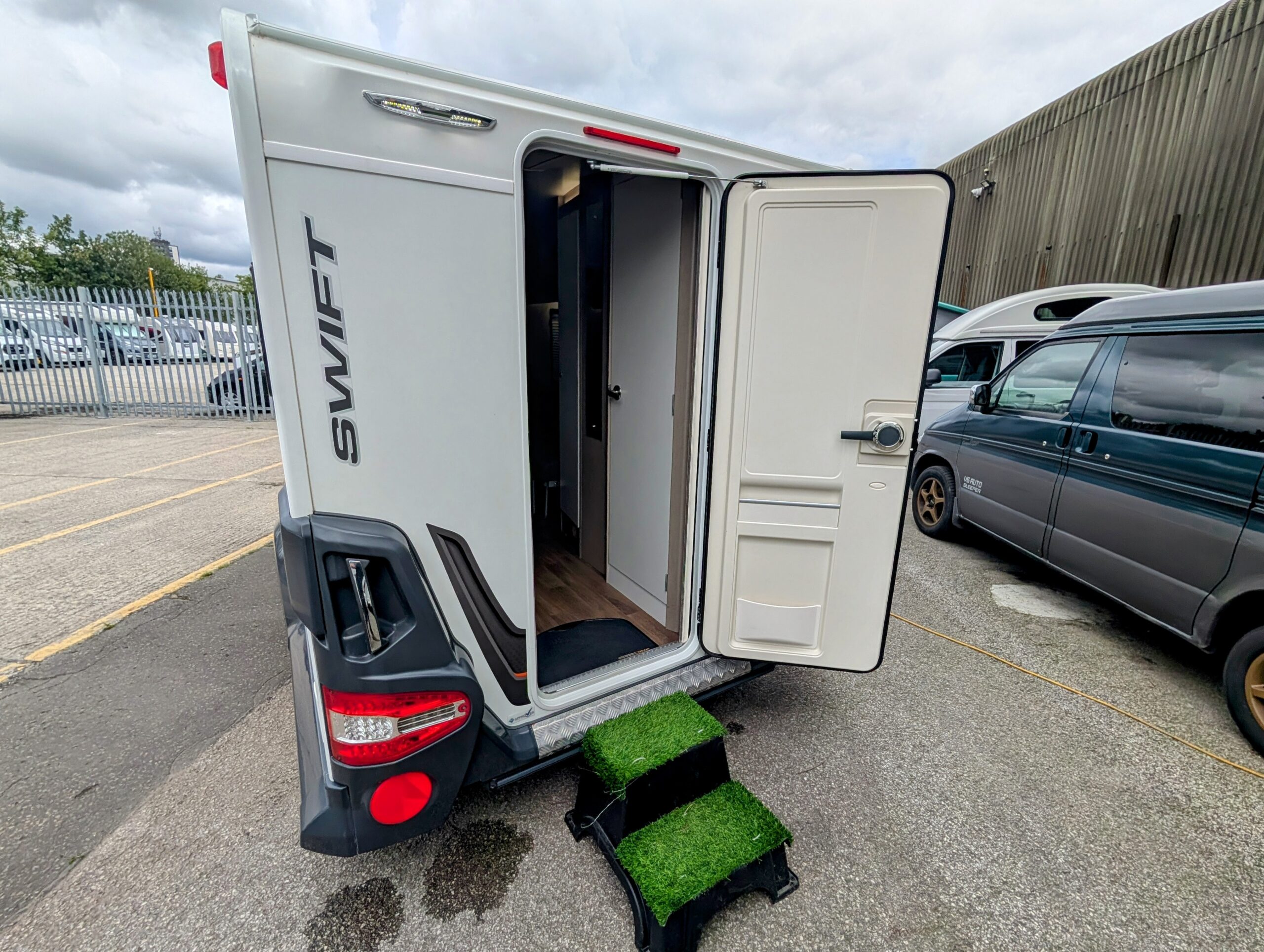 
								Swift BaseCamp Plus full									