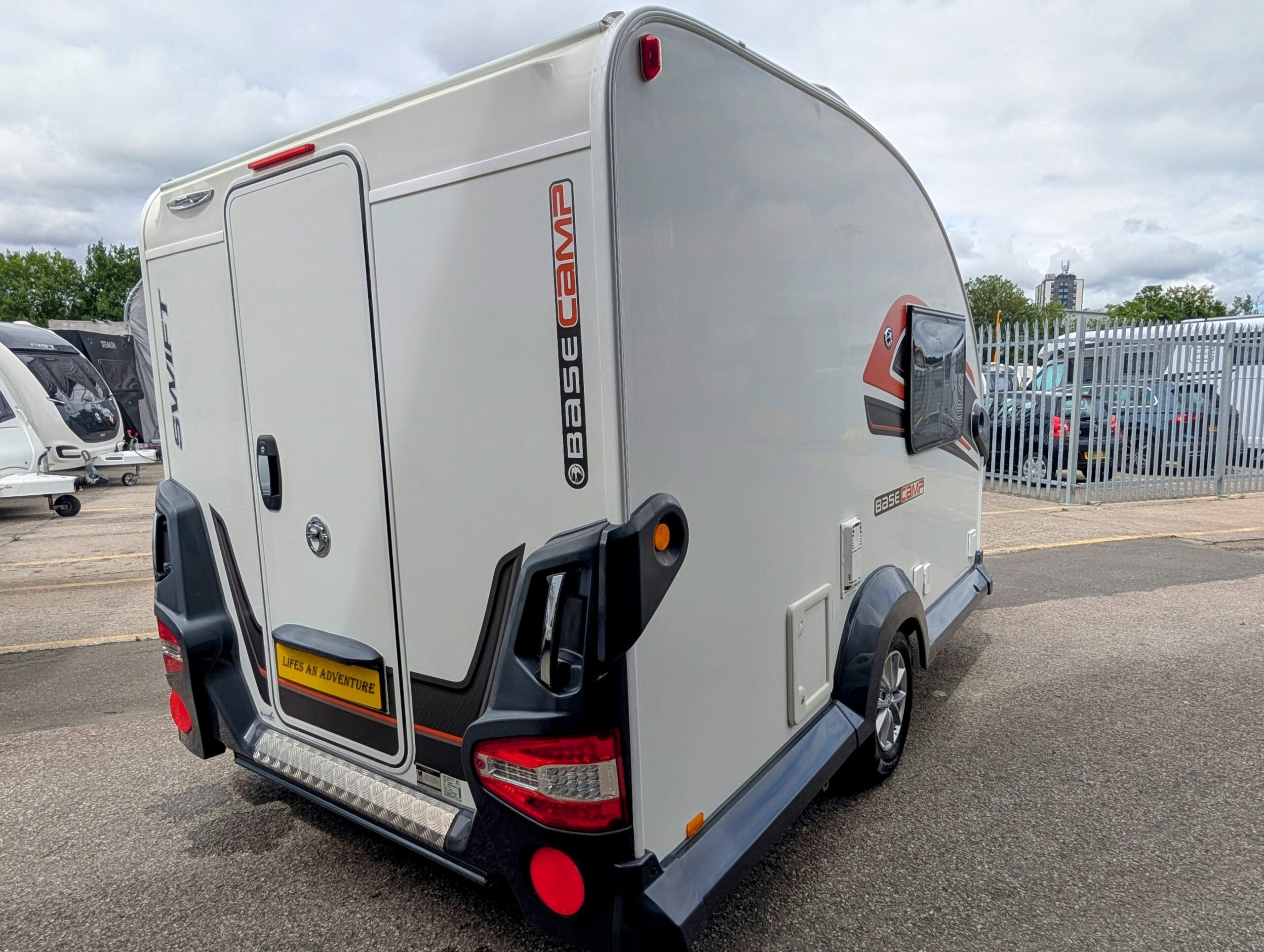 
								Swift BaseCamp Plus full									
