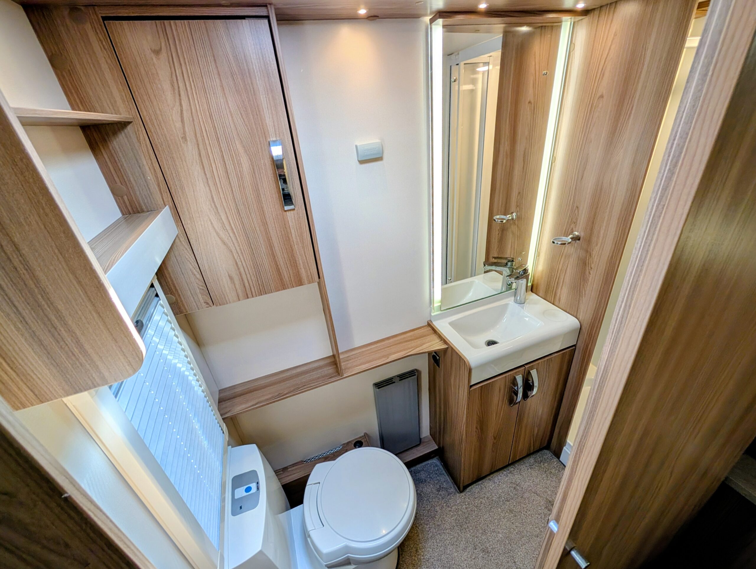 
								Swift Celeste 645 SE full									