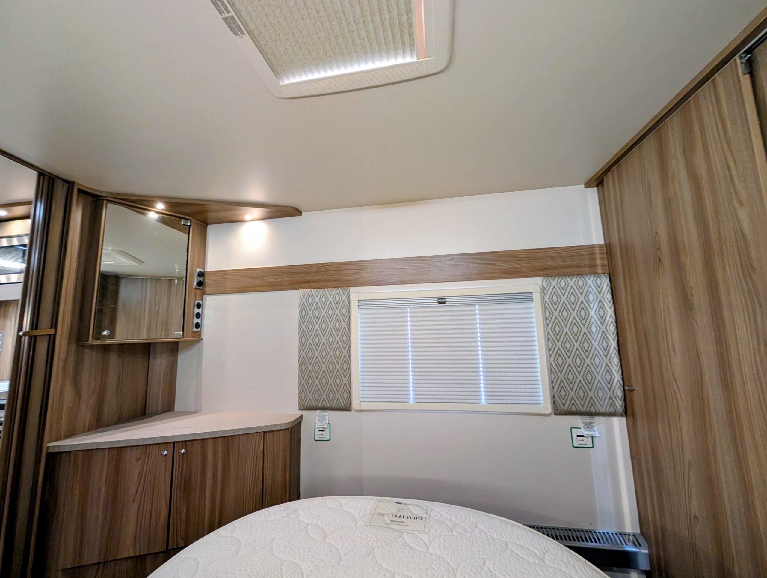 
								Swift Celeste 645 SE full									