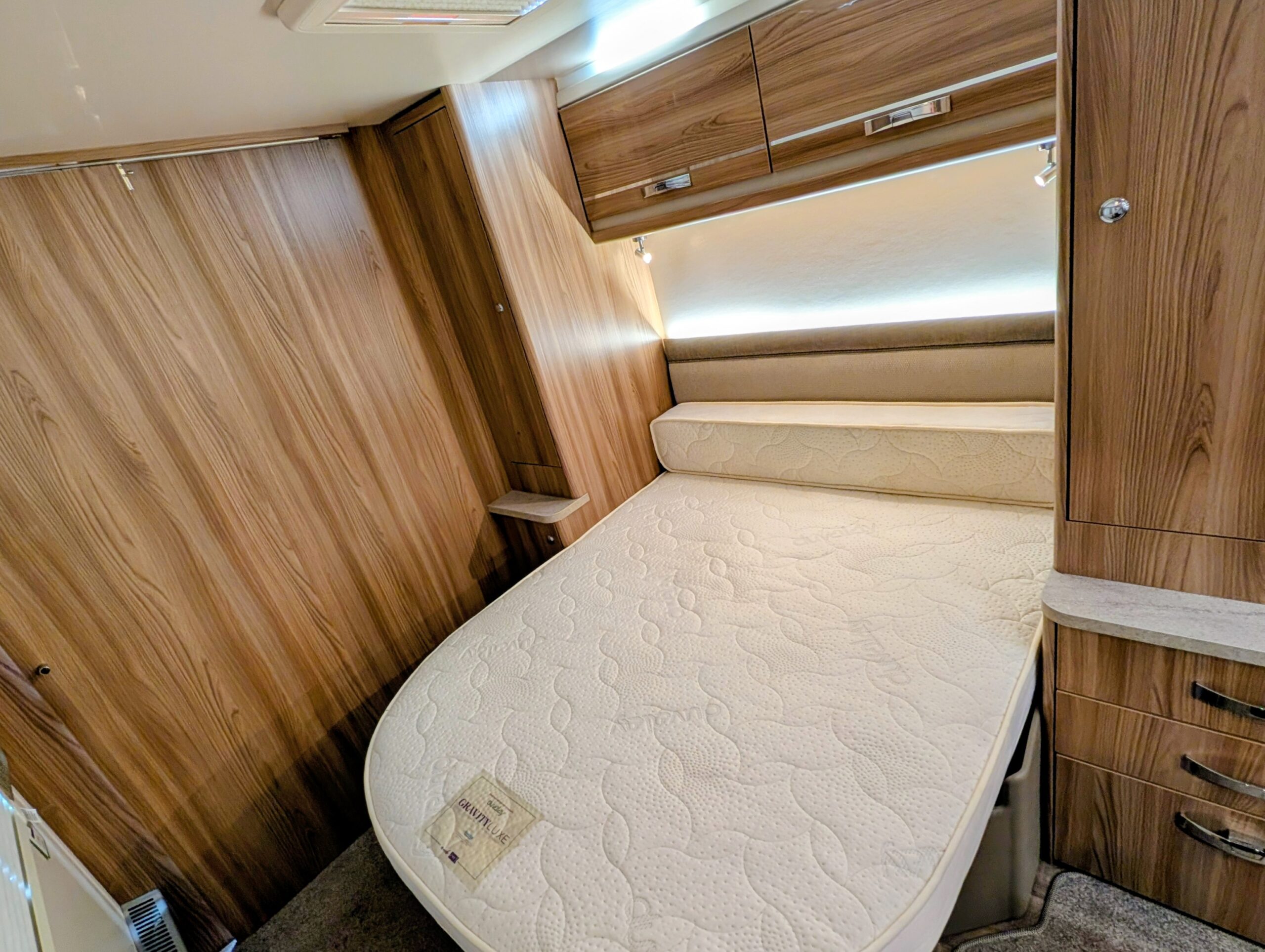 
								Swift Celeste 645 SE full									