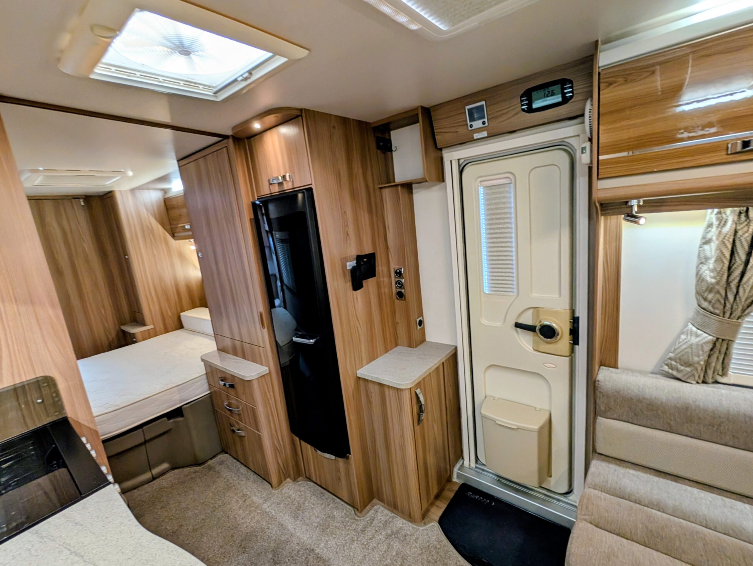 
								Swift Celeste 645 SE full									