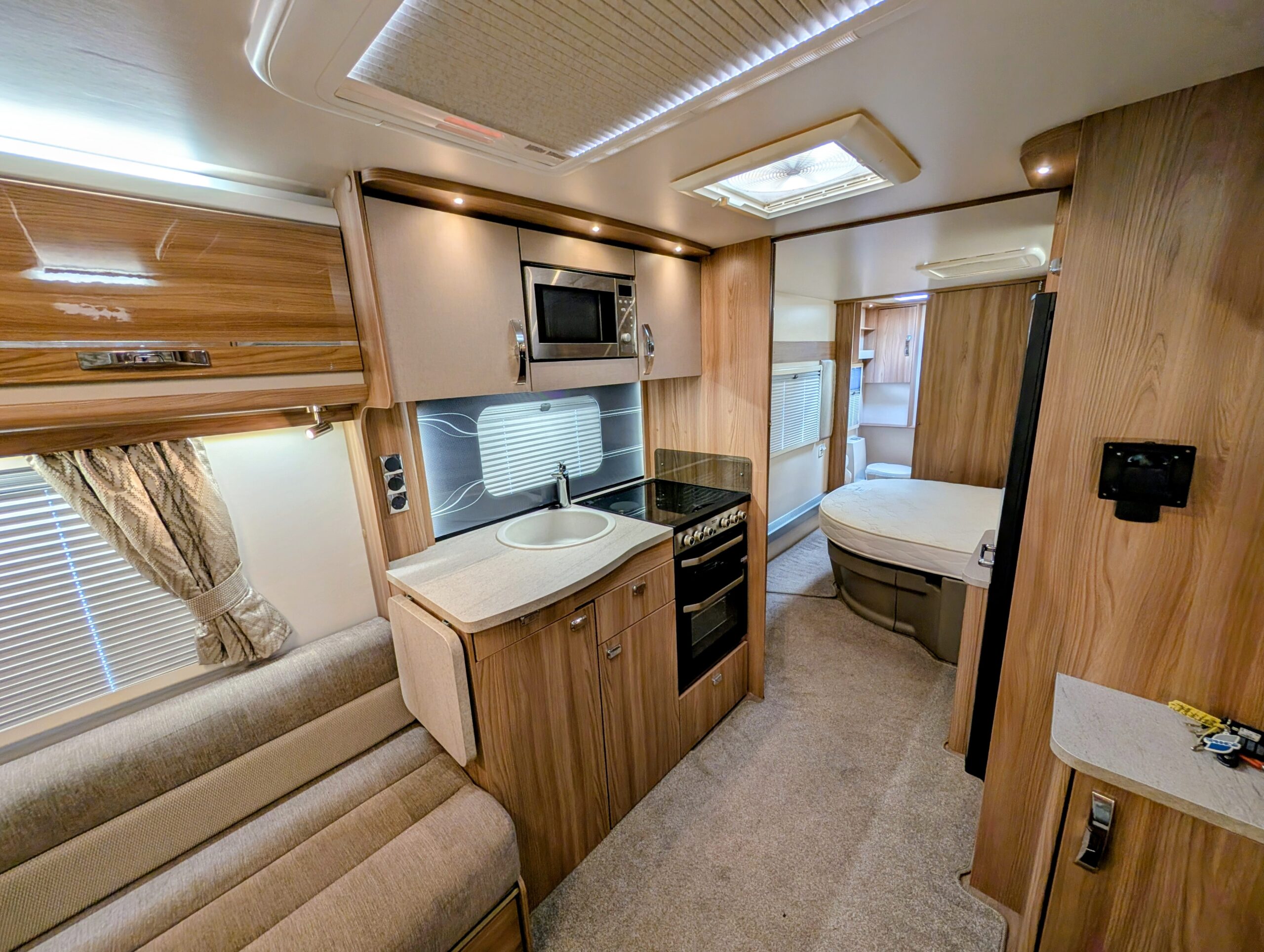 
								Swift Celeste 645 SE full									