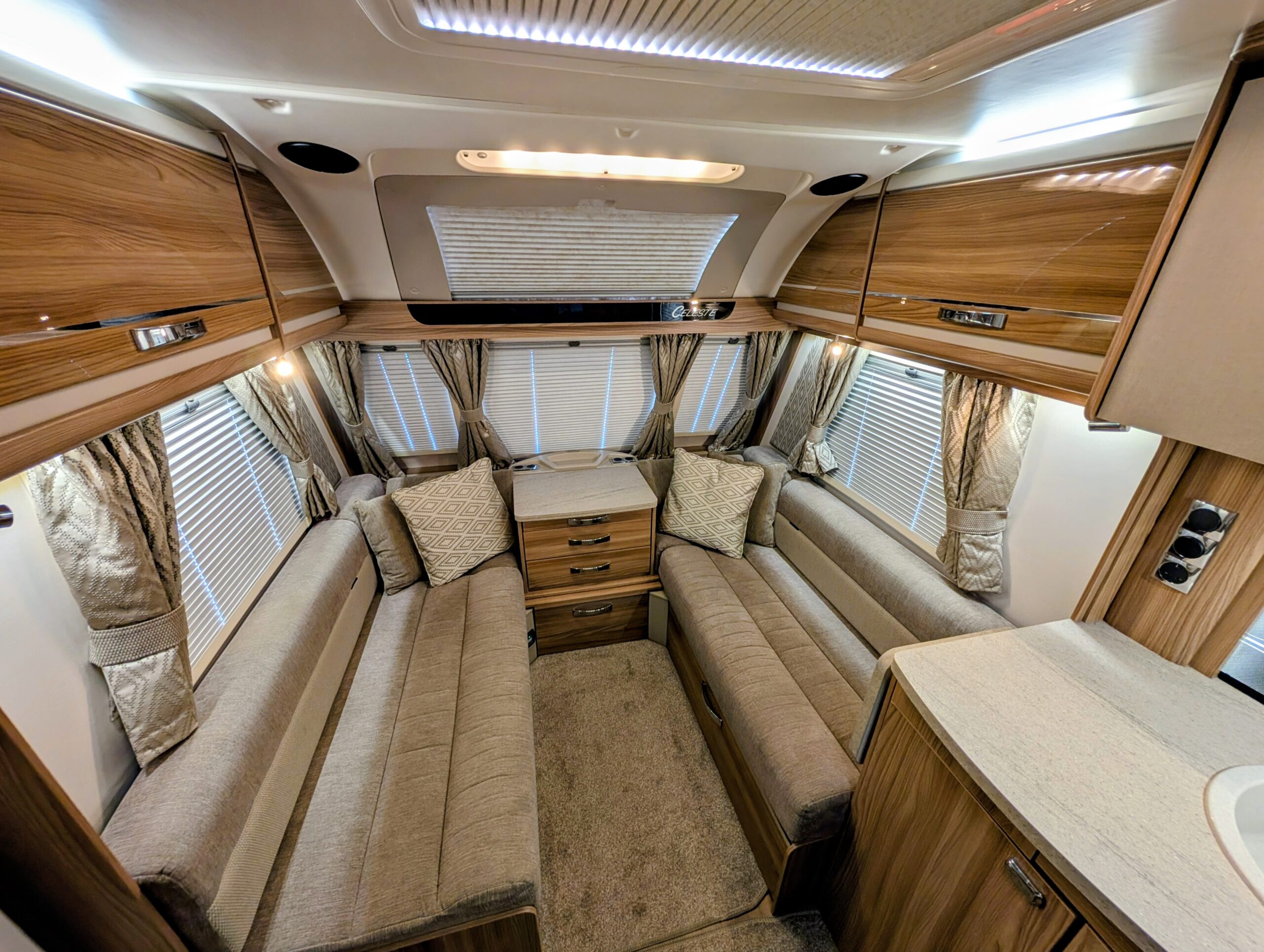 
								Swift Celeste 645 SE full									