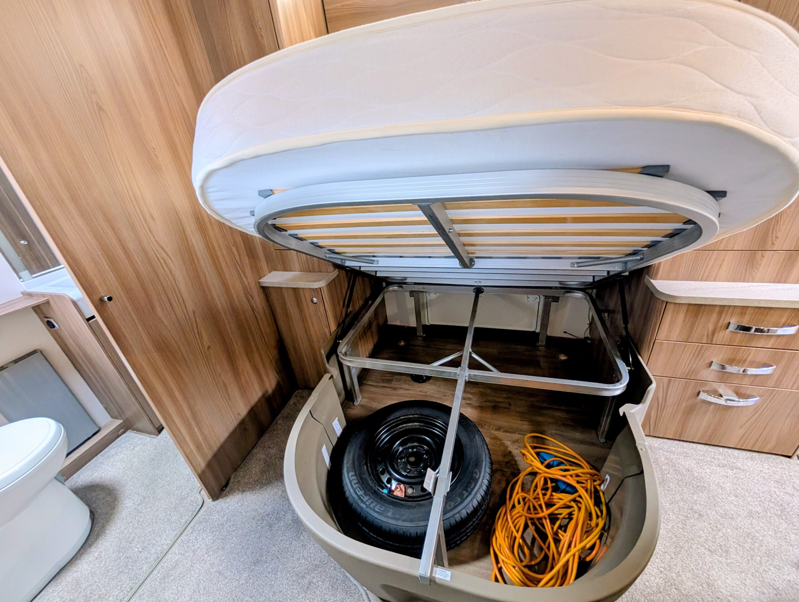 
								Swift Celeste 645 SE full									