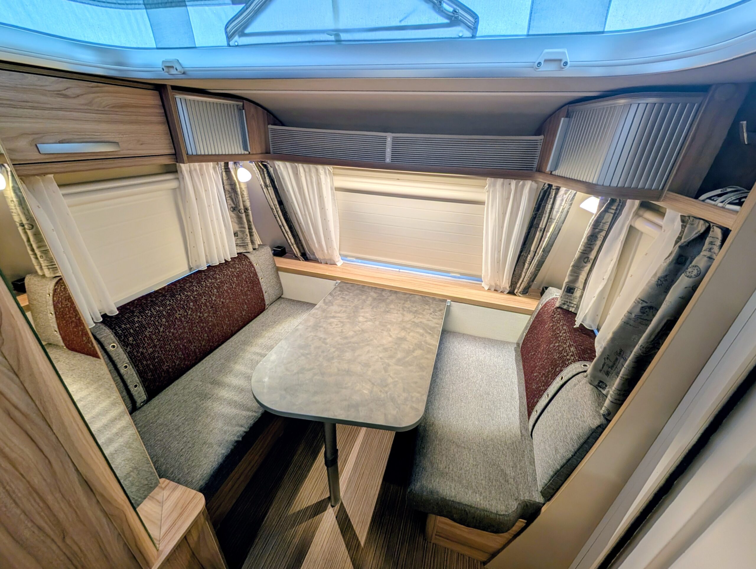 
								Eriba Feeling 442 full									