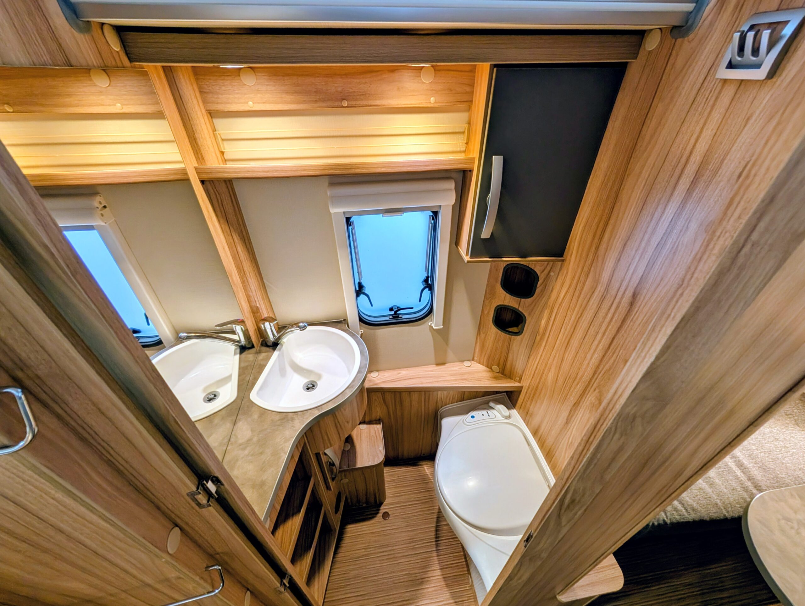 
								Eriba Feeling 442 full									