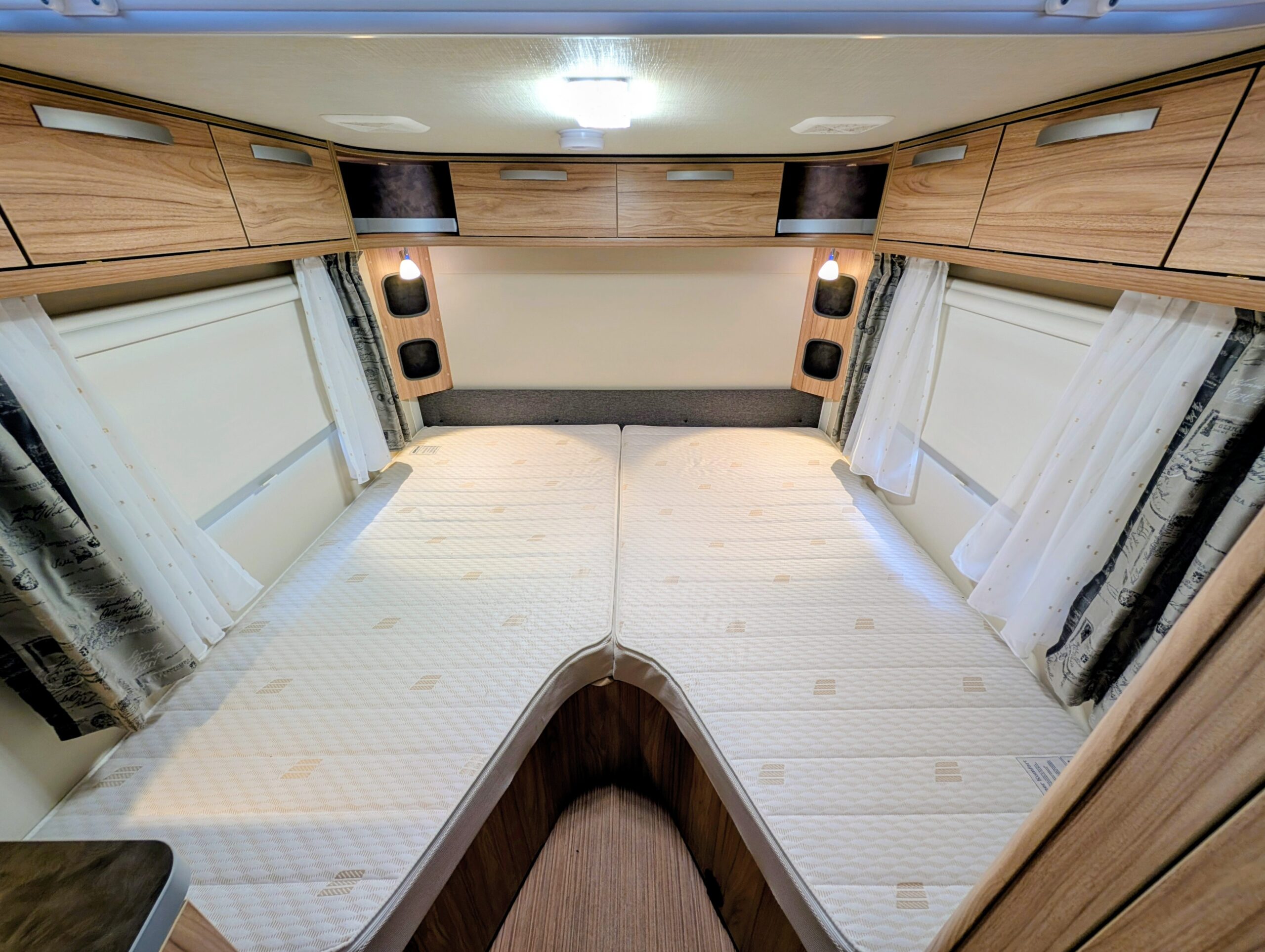 
								Eriba Feeling 442 full									