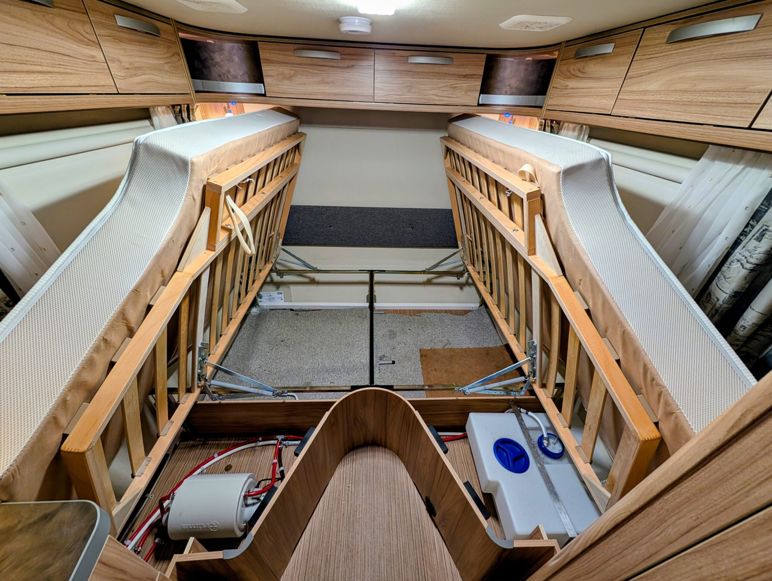 
								Eriba Feeling 442 full									