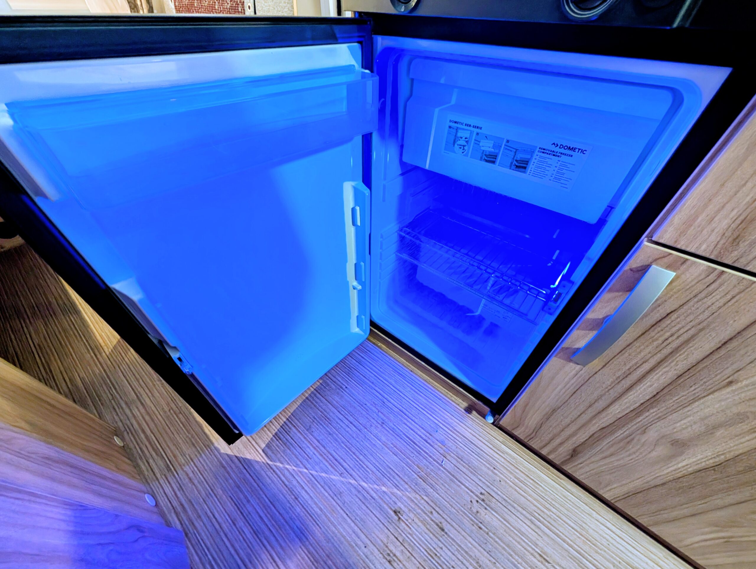 
								Eriba Feeling 442 full									