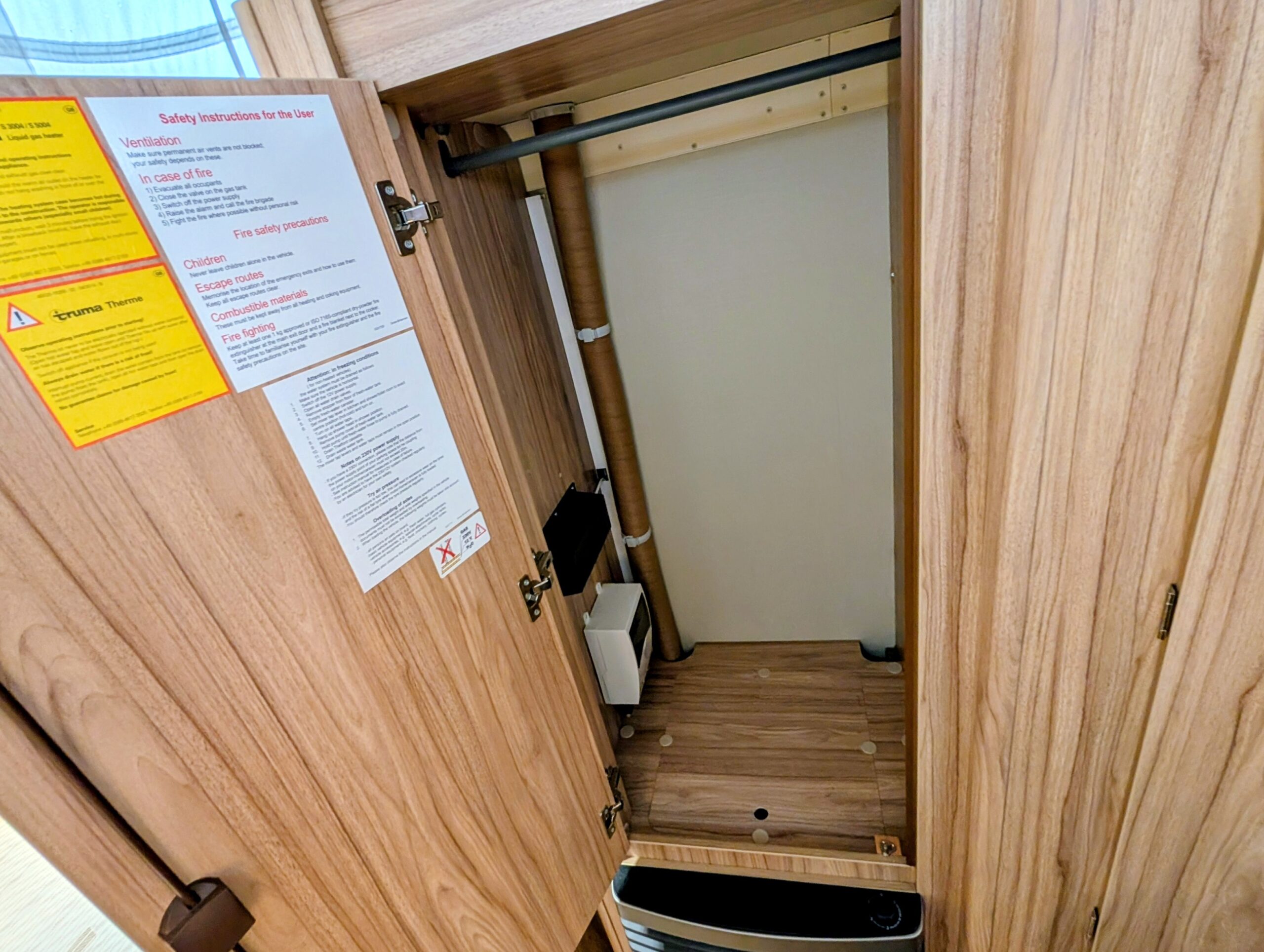 
								Eriba Feeling 442 full									