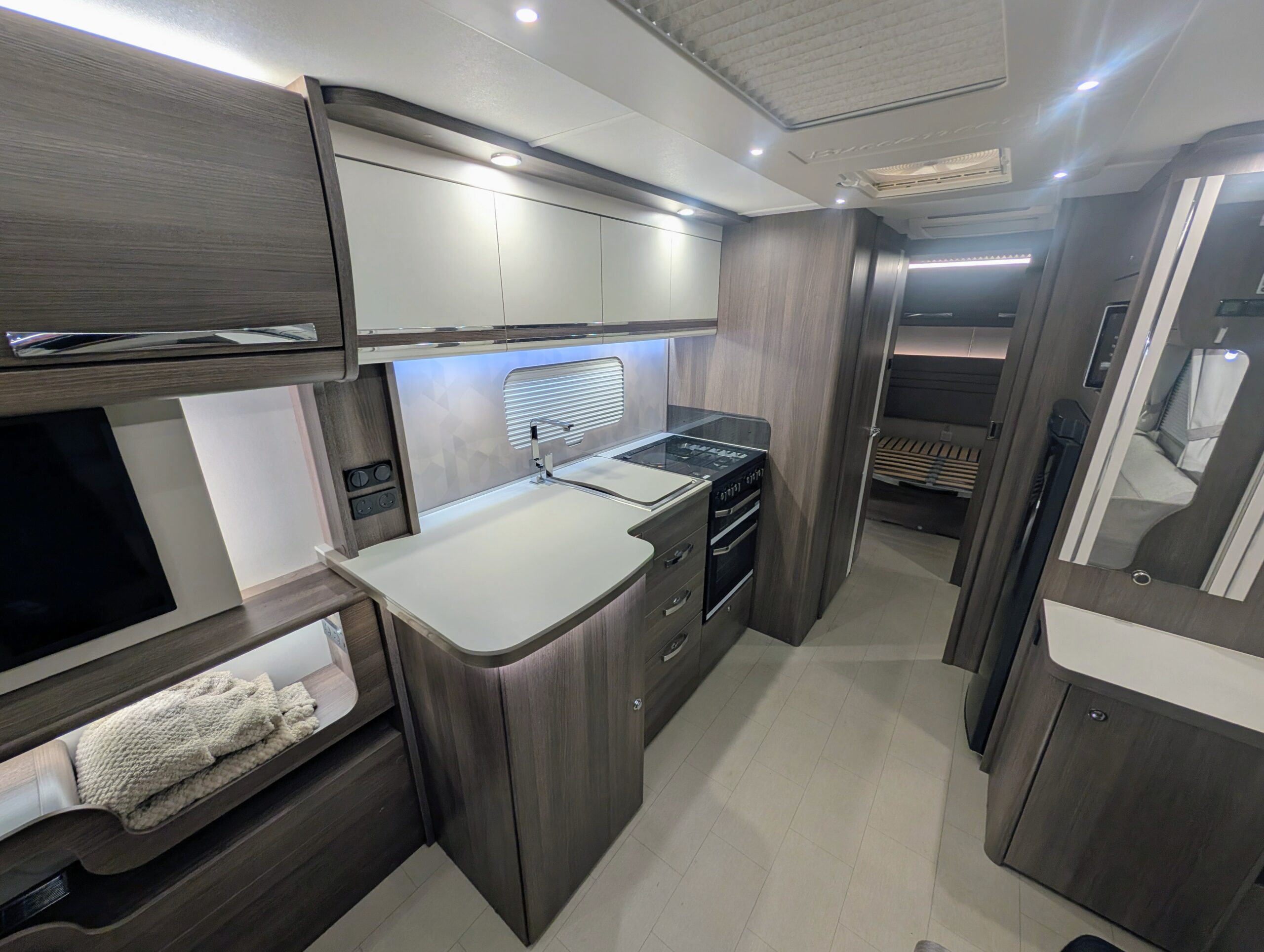 
								Buccaneer Barracuda full									