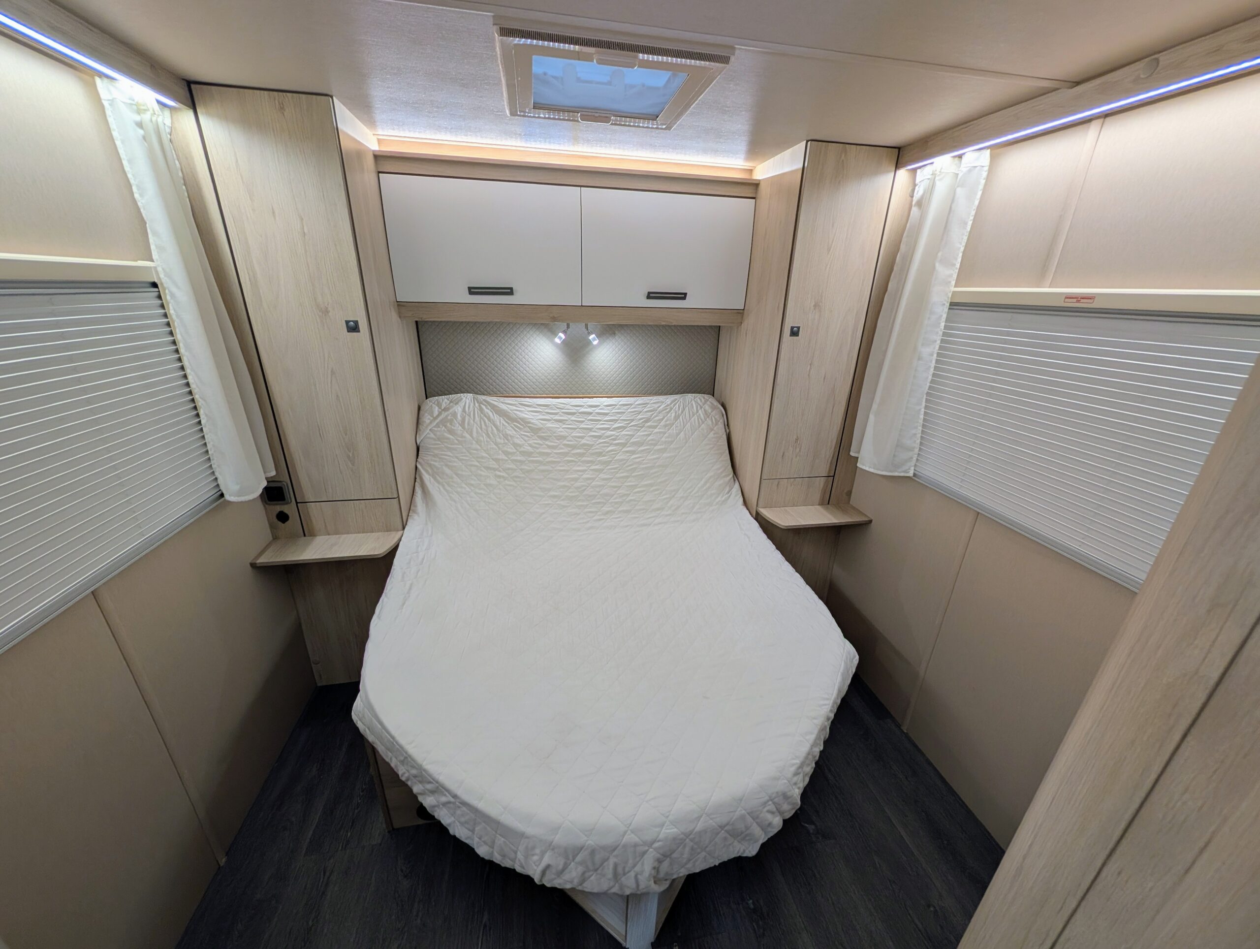 
								Auto Trail F-74 Auto full									