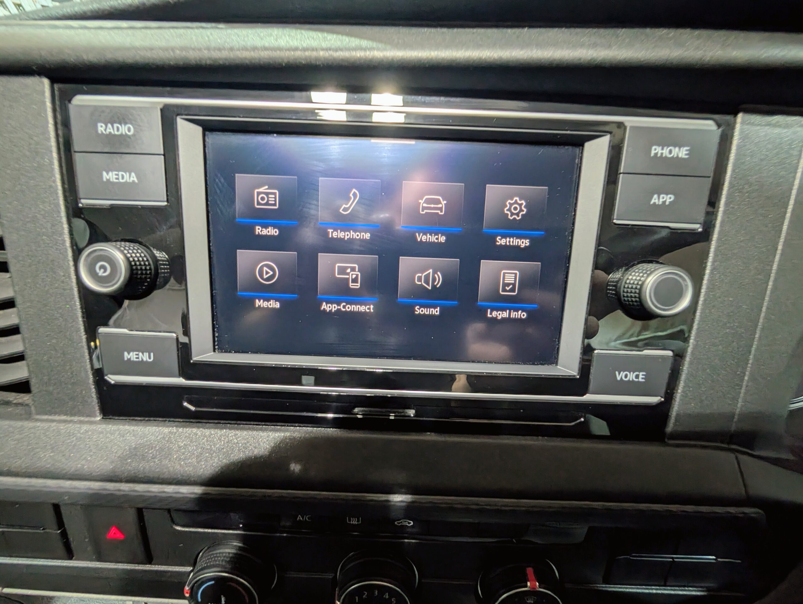
								Volkswagen Transporter T28 Startline TDI full									