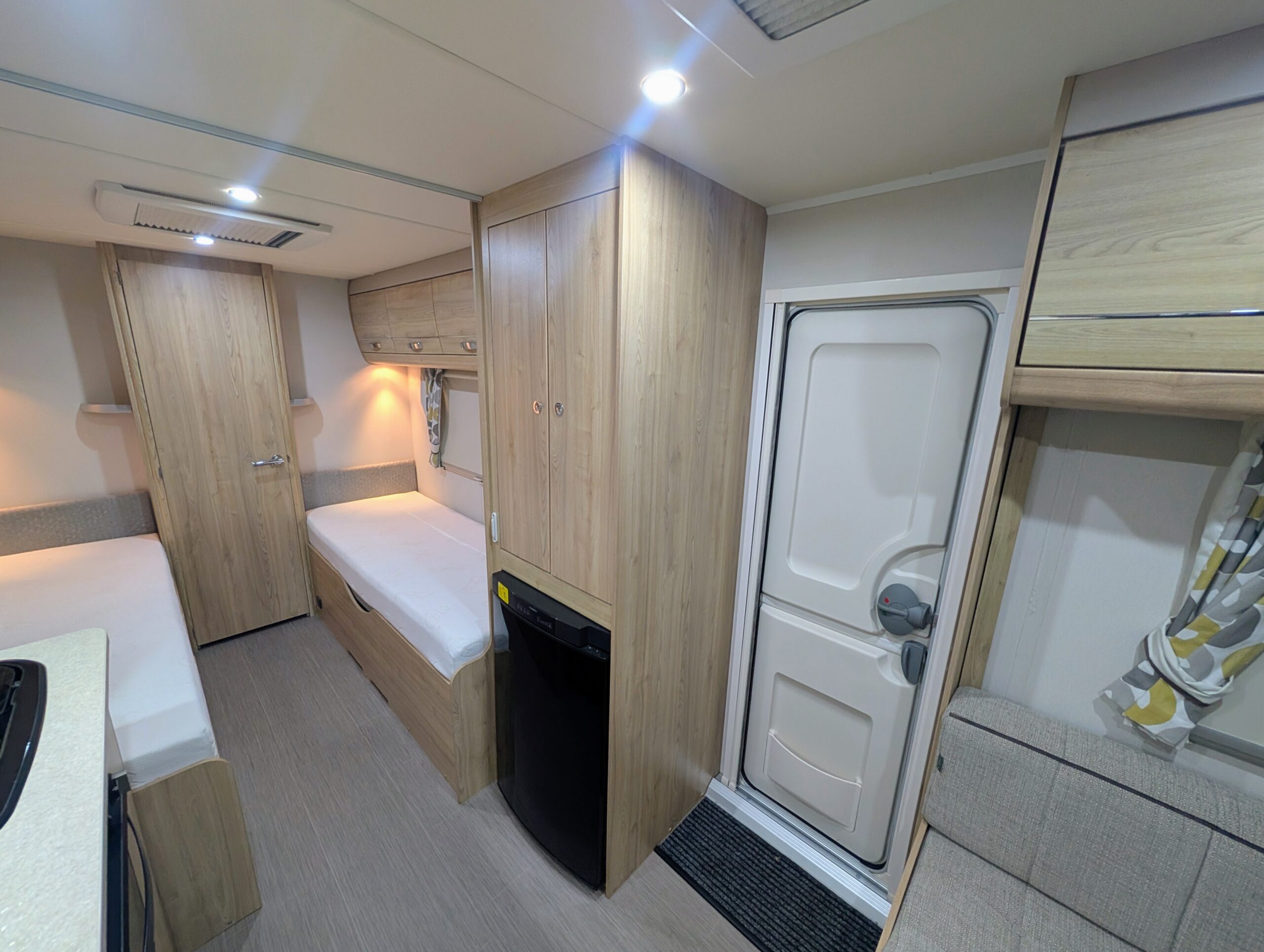 
								Elddis Xplore 574 full									