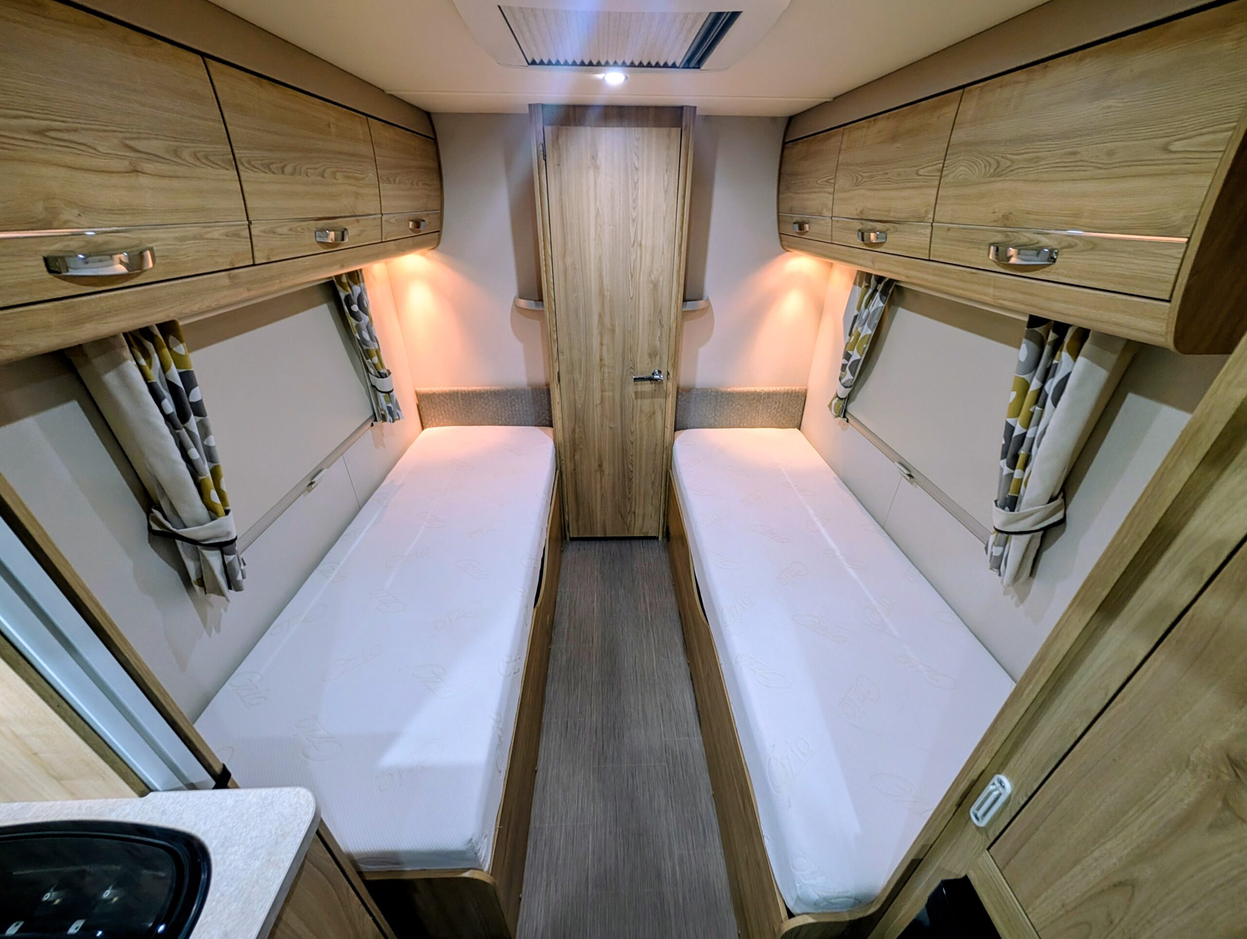 
								Elddis Xplore 574 full									
