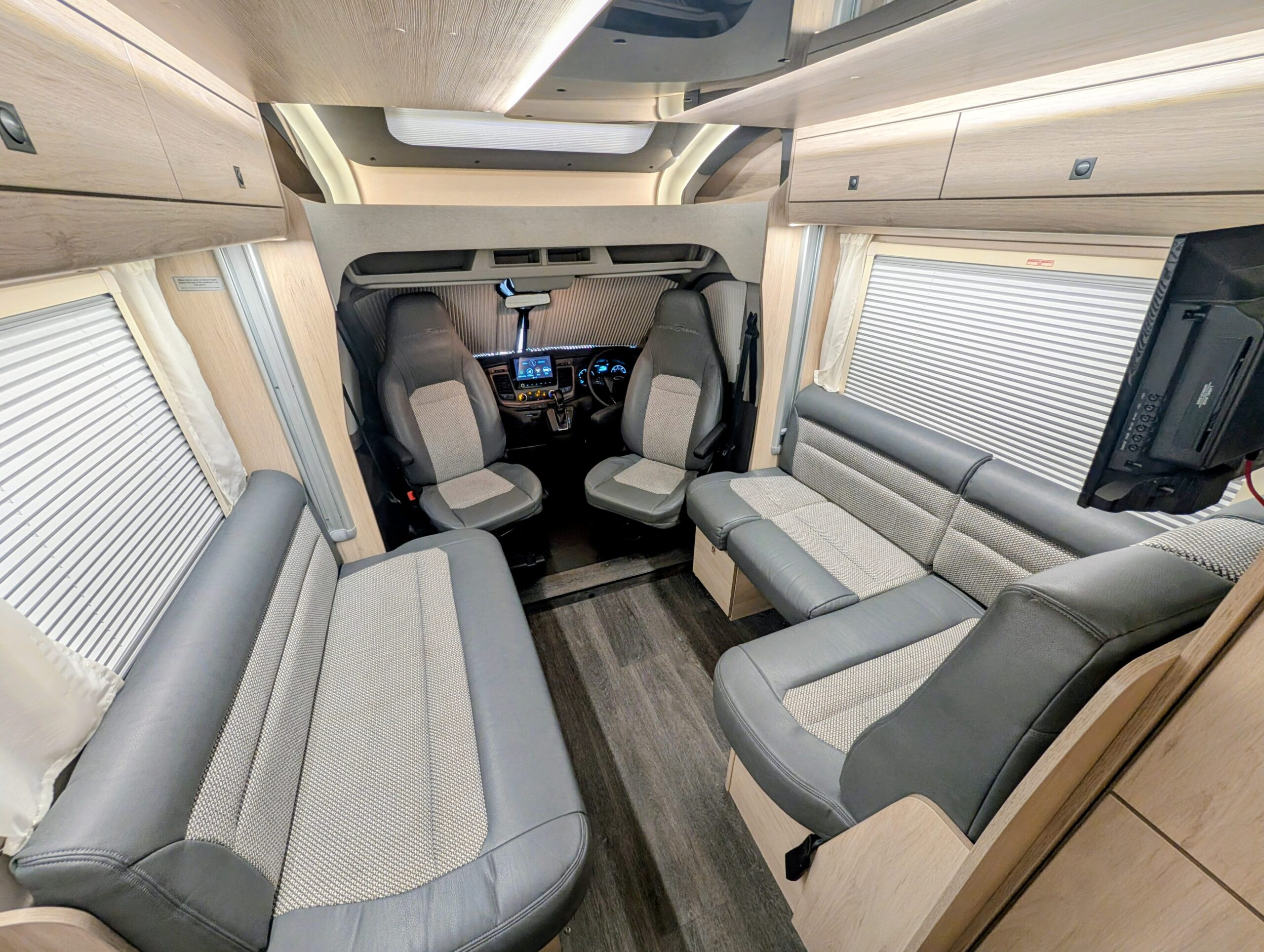 
								Auto Trail F-62 full									