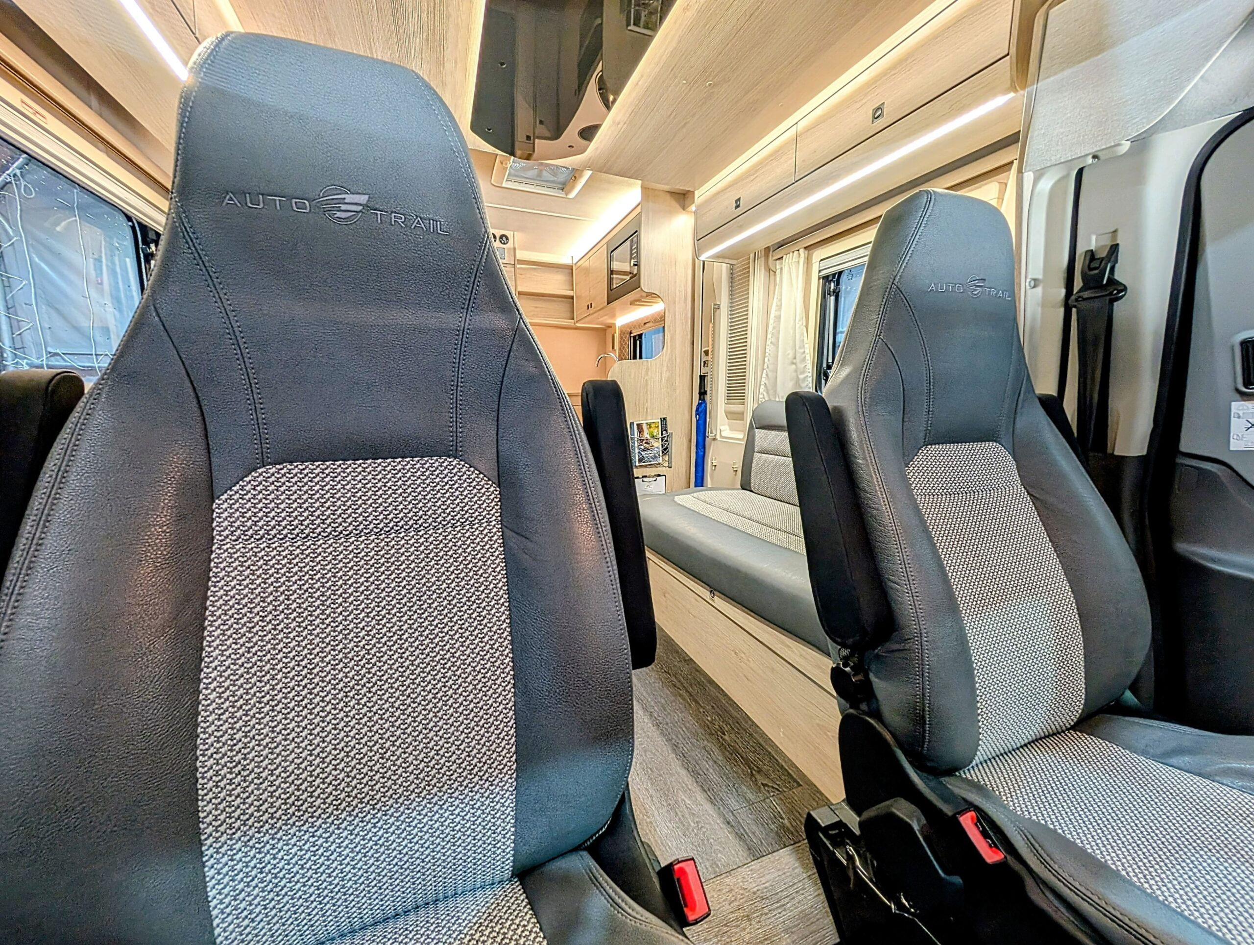 
								Auto Trail F-62 full									