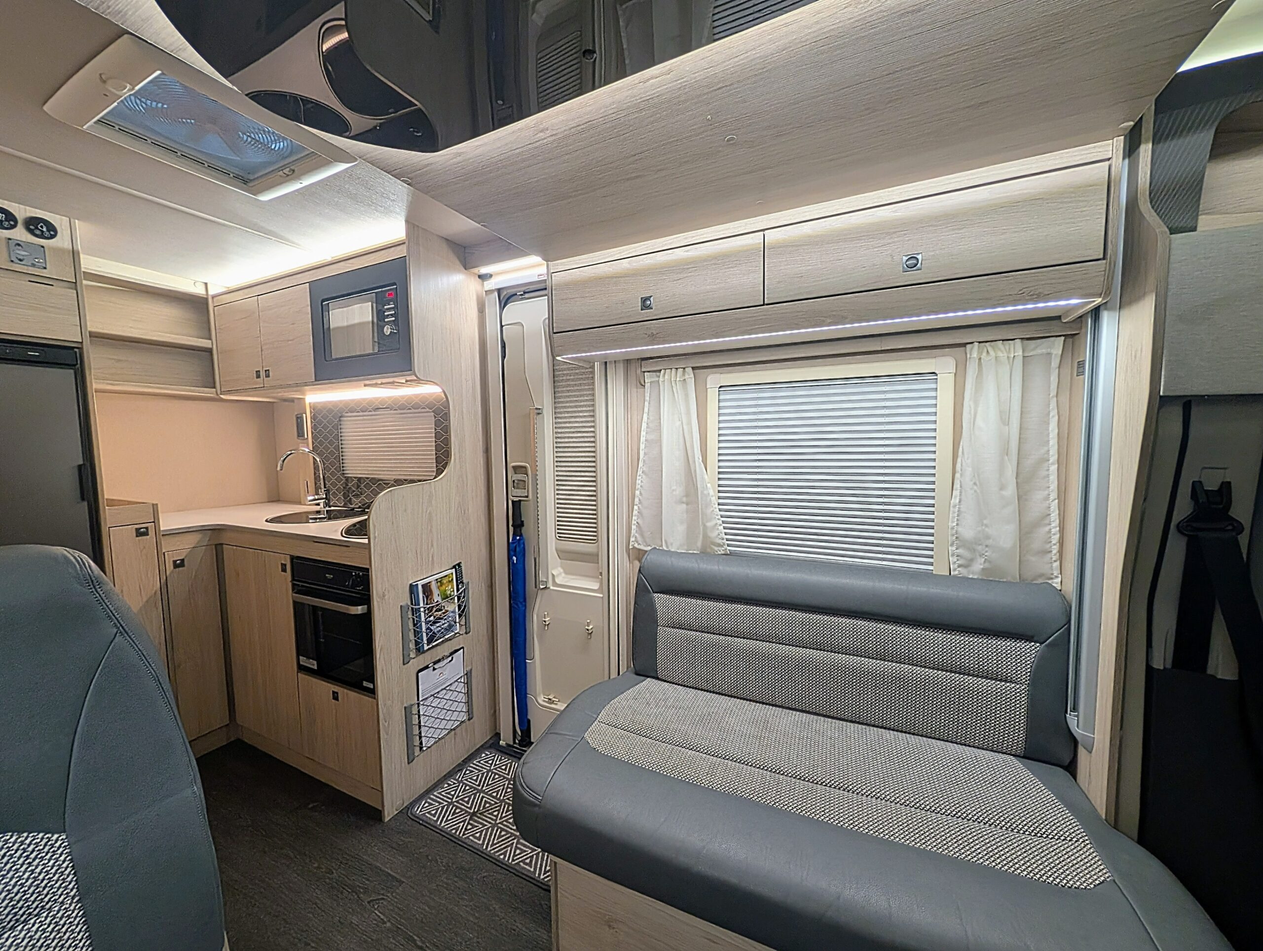
								Auto Trail F-62 full									