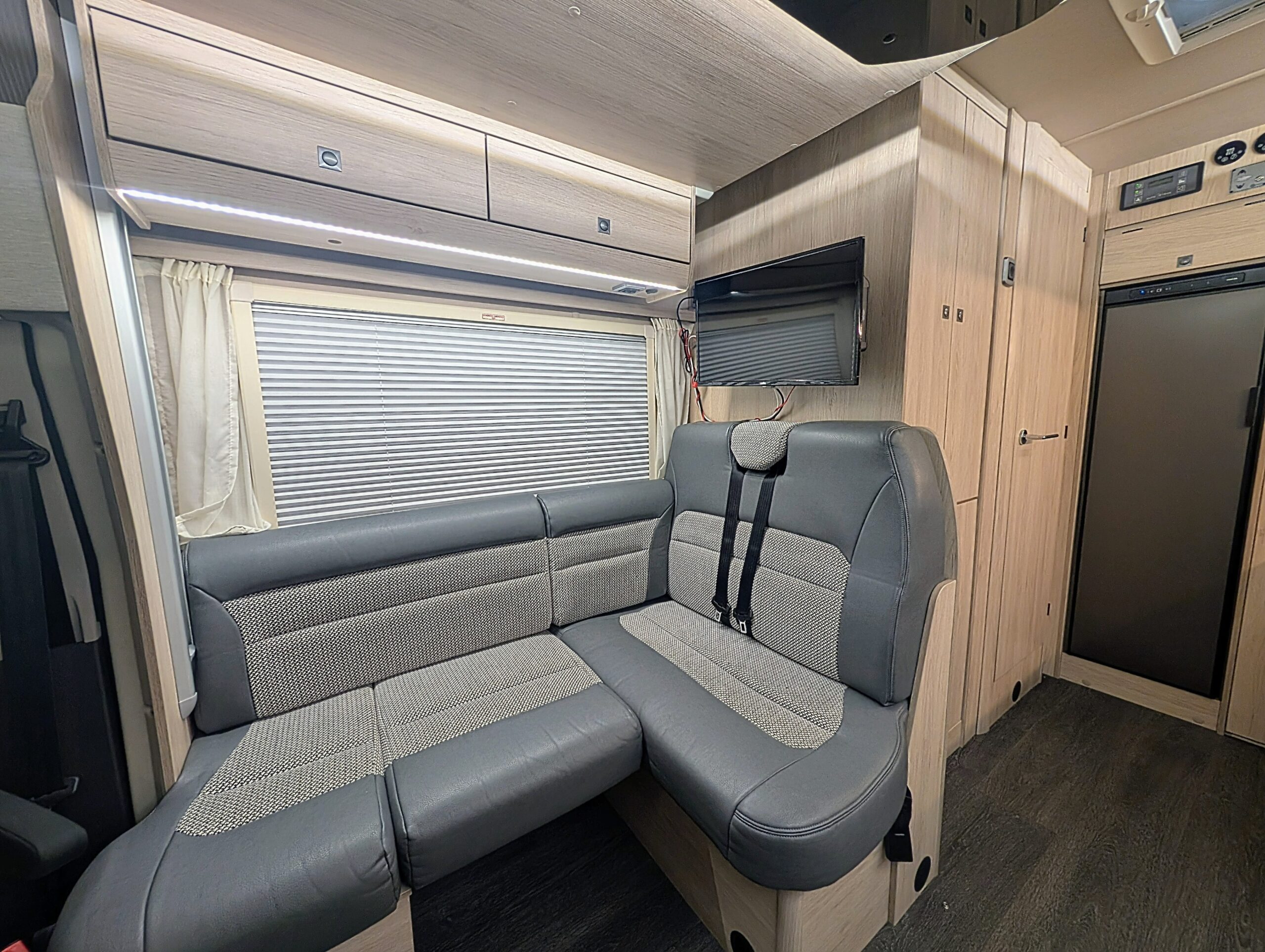 
								Auto Trail F-62 full									
