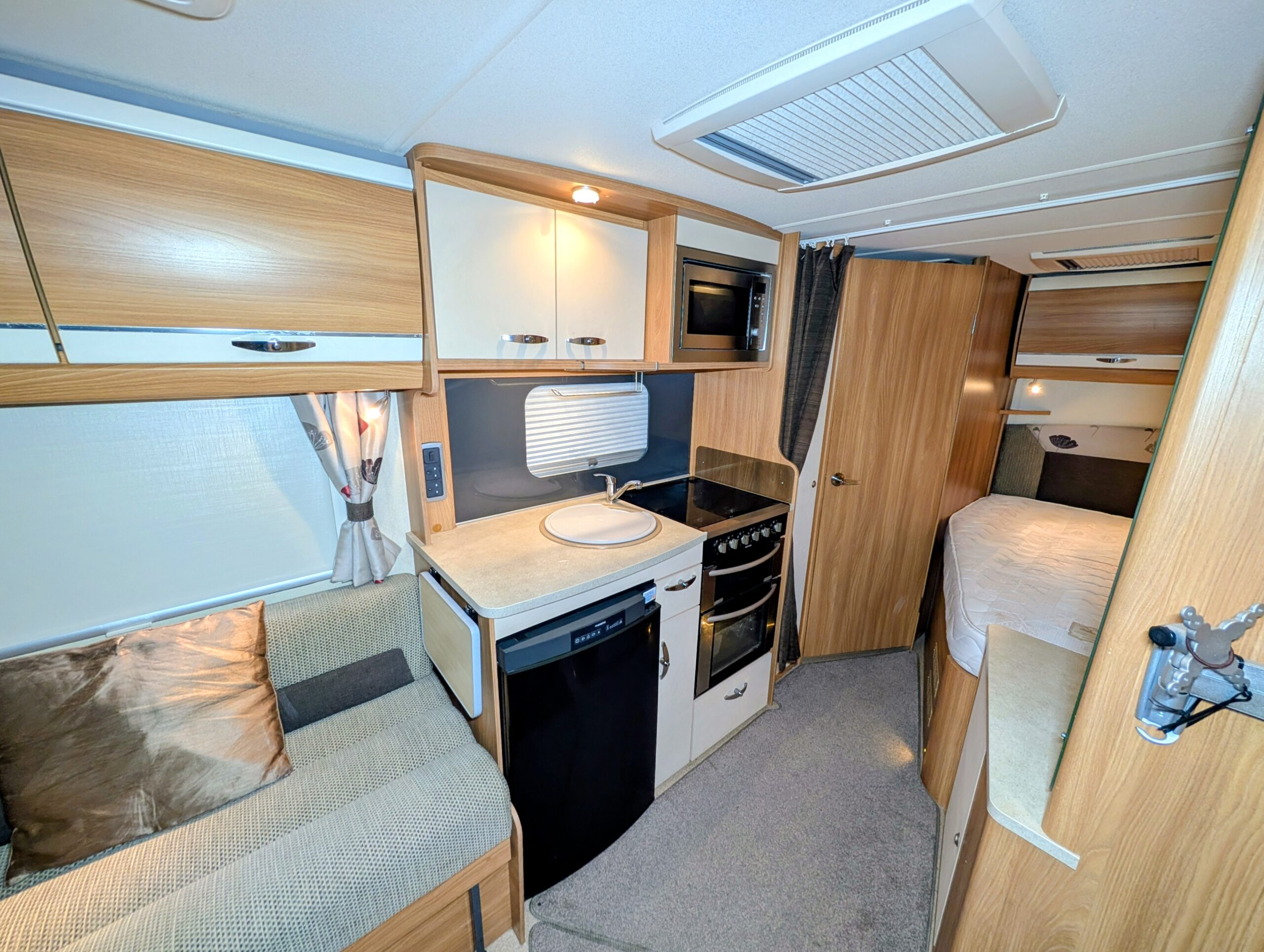 
								Swift Sundance 622FB full									