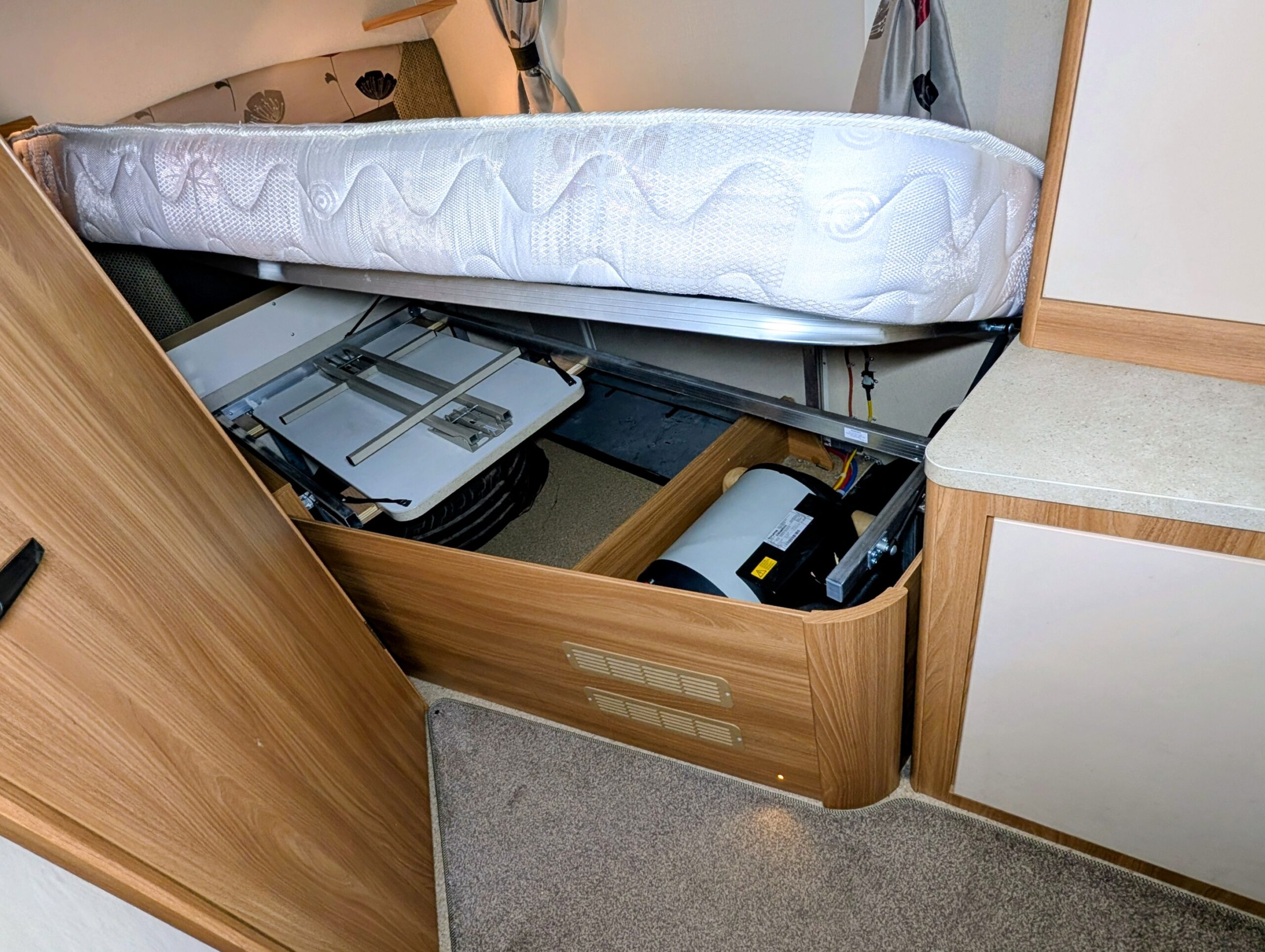 
								Swift Sundance 622FB full									