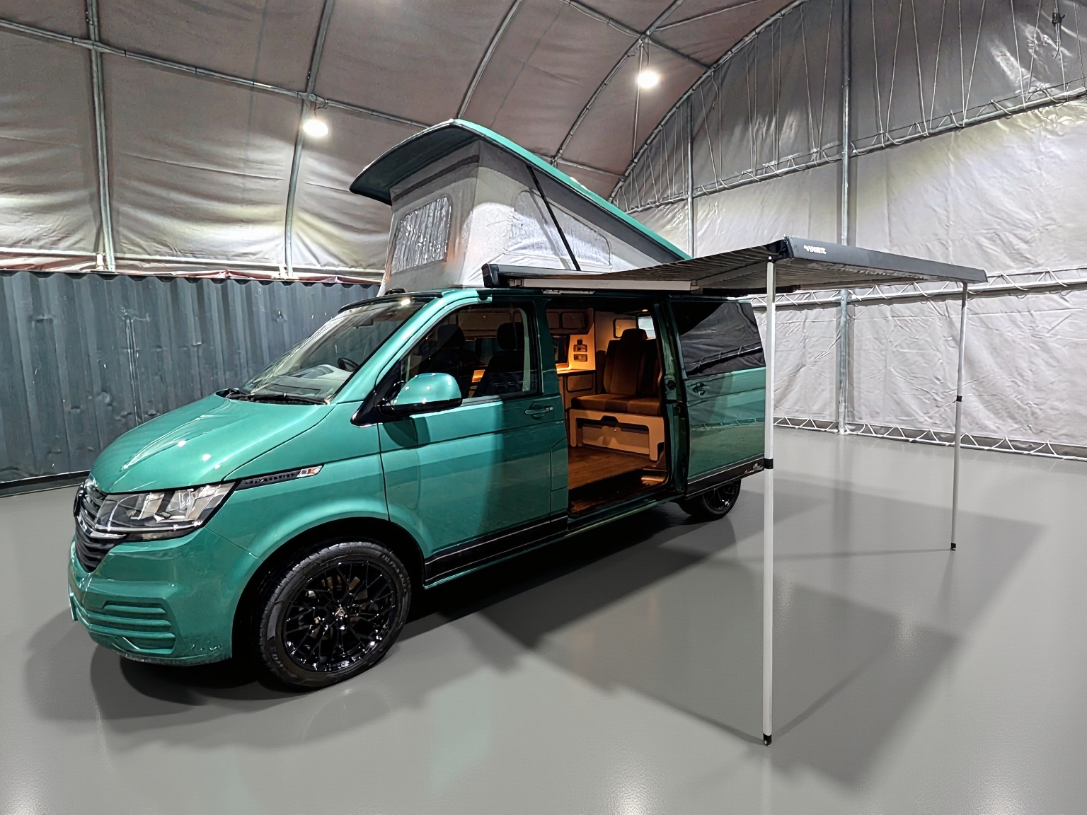 
								Volkswagen Camper King St Tropez Campervan full									