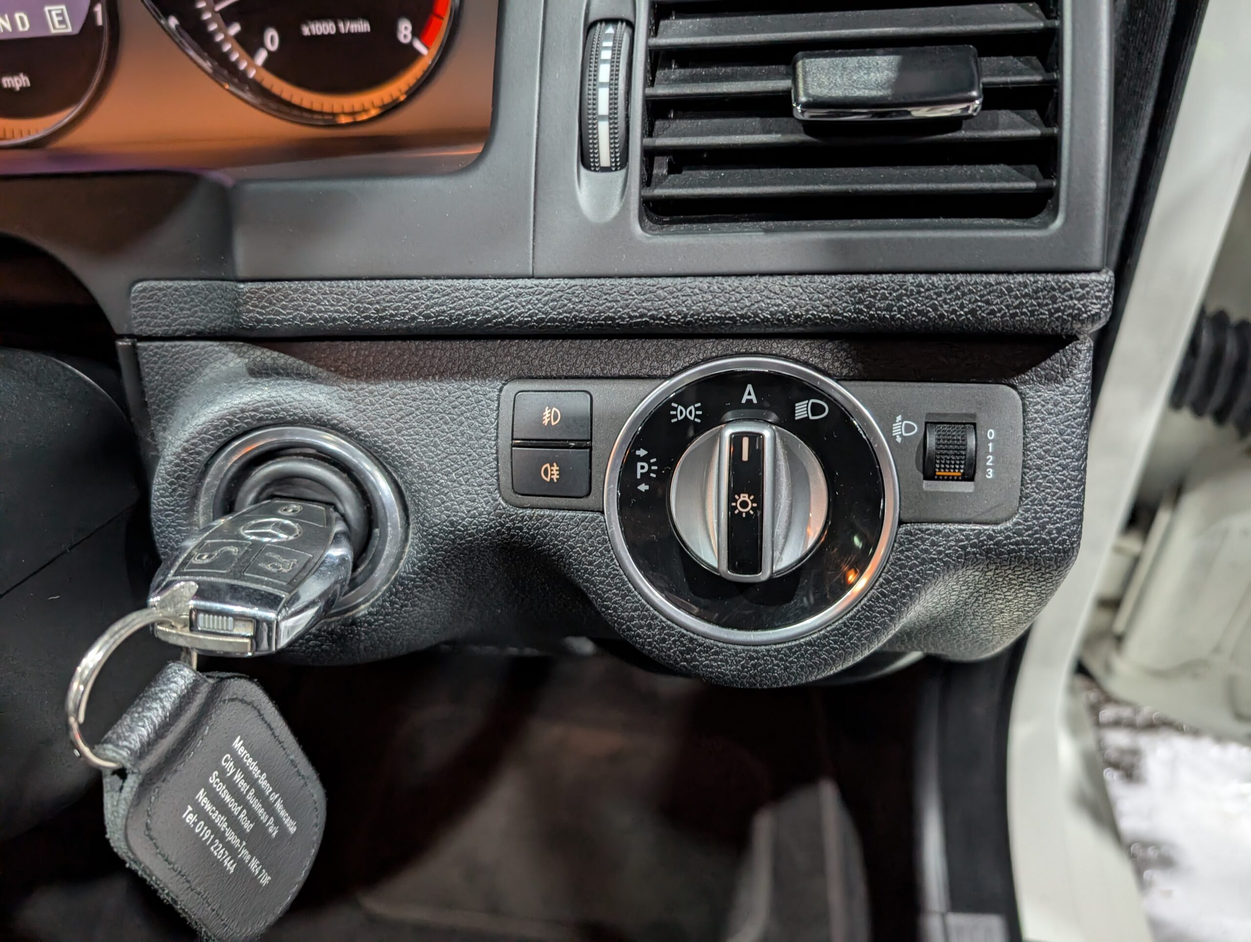 
								Mercedes-Benz C C250 CGI Blueefficiency Sport full									