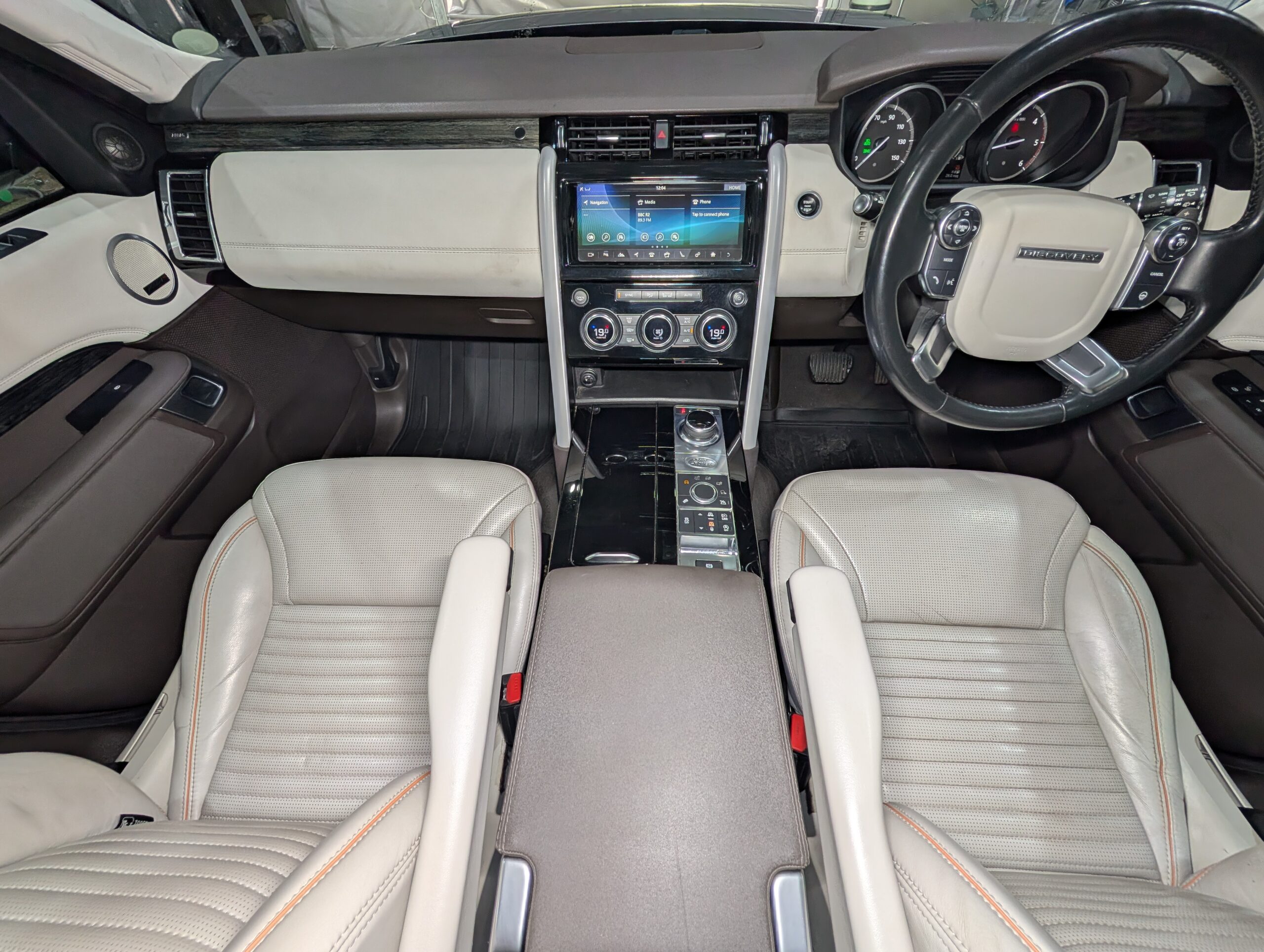 
								Land Rover Discovery TD6 HSE full									