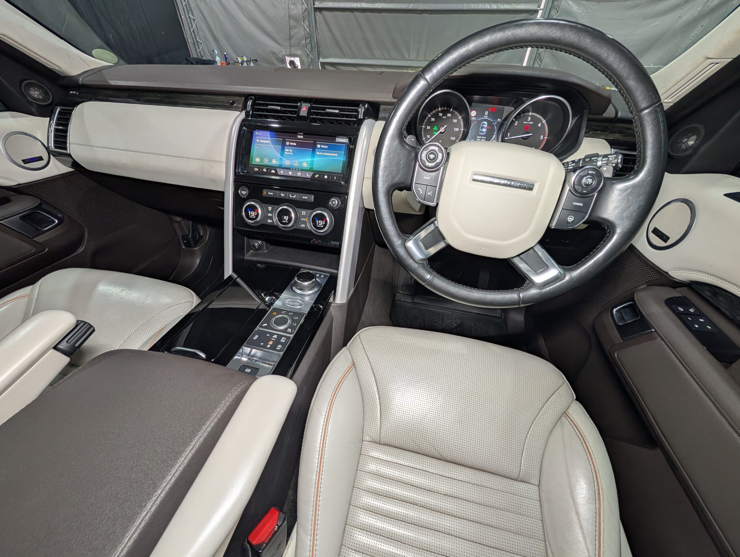 
								Land Rover Discovery TD6 HSE full									