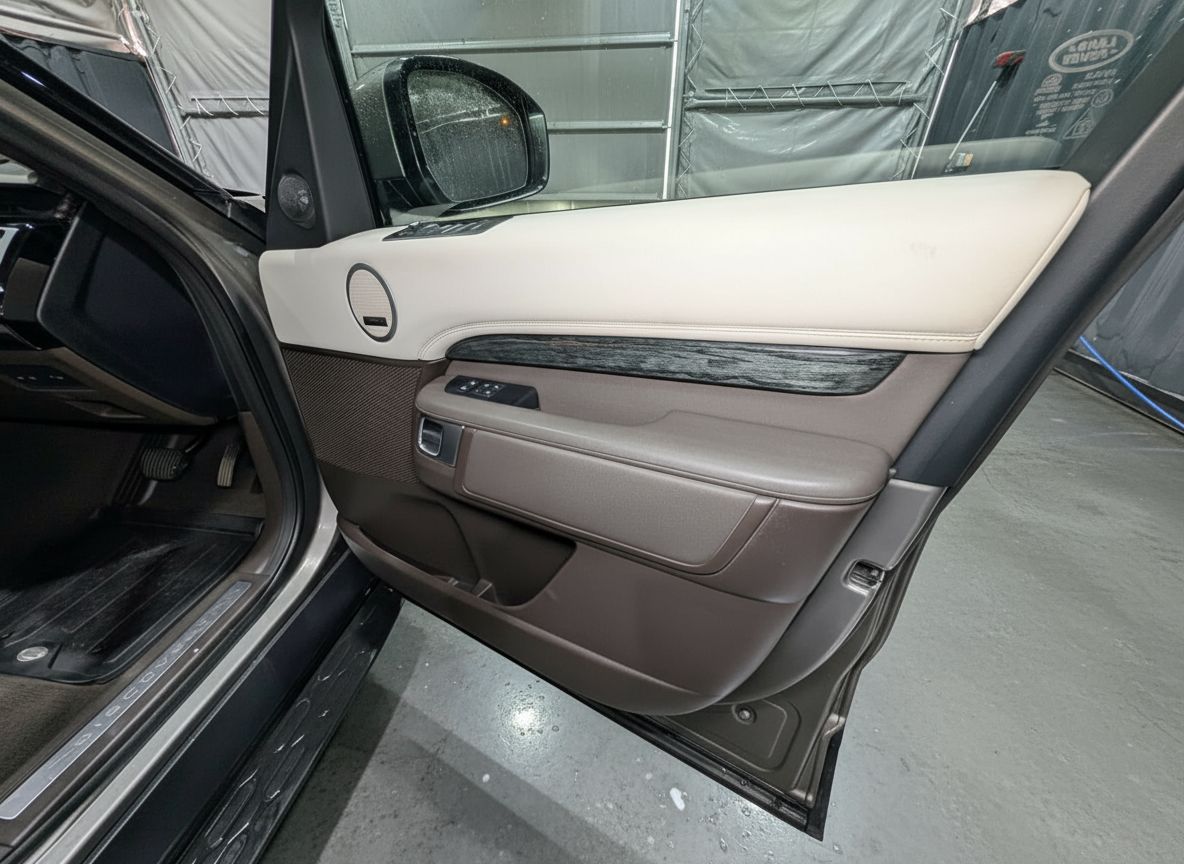 
								Land Rover Discovery TD6 HSE full									