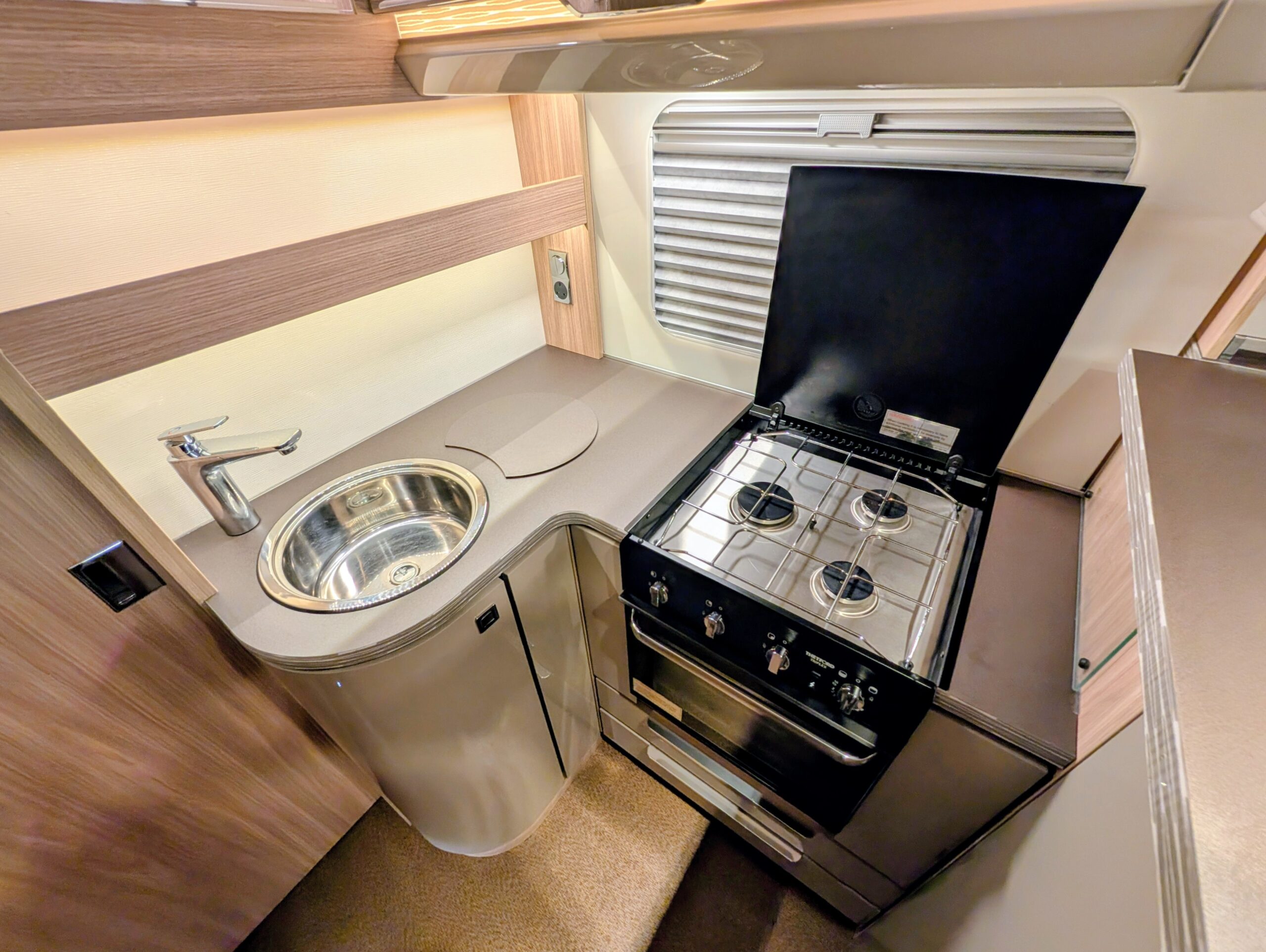 
								Burstner Ixeo 680 G full									