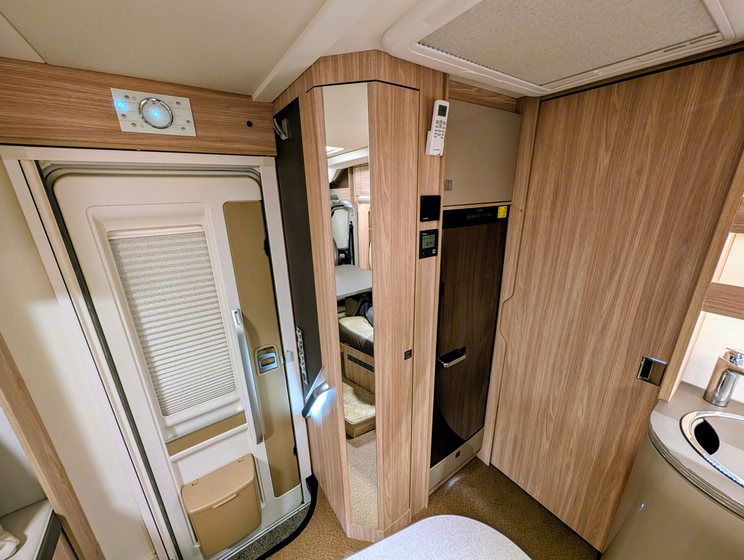 
								Burstner Ixeo 680 G full									