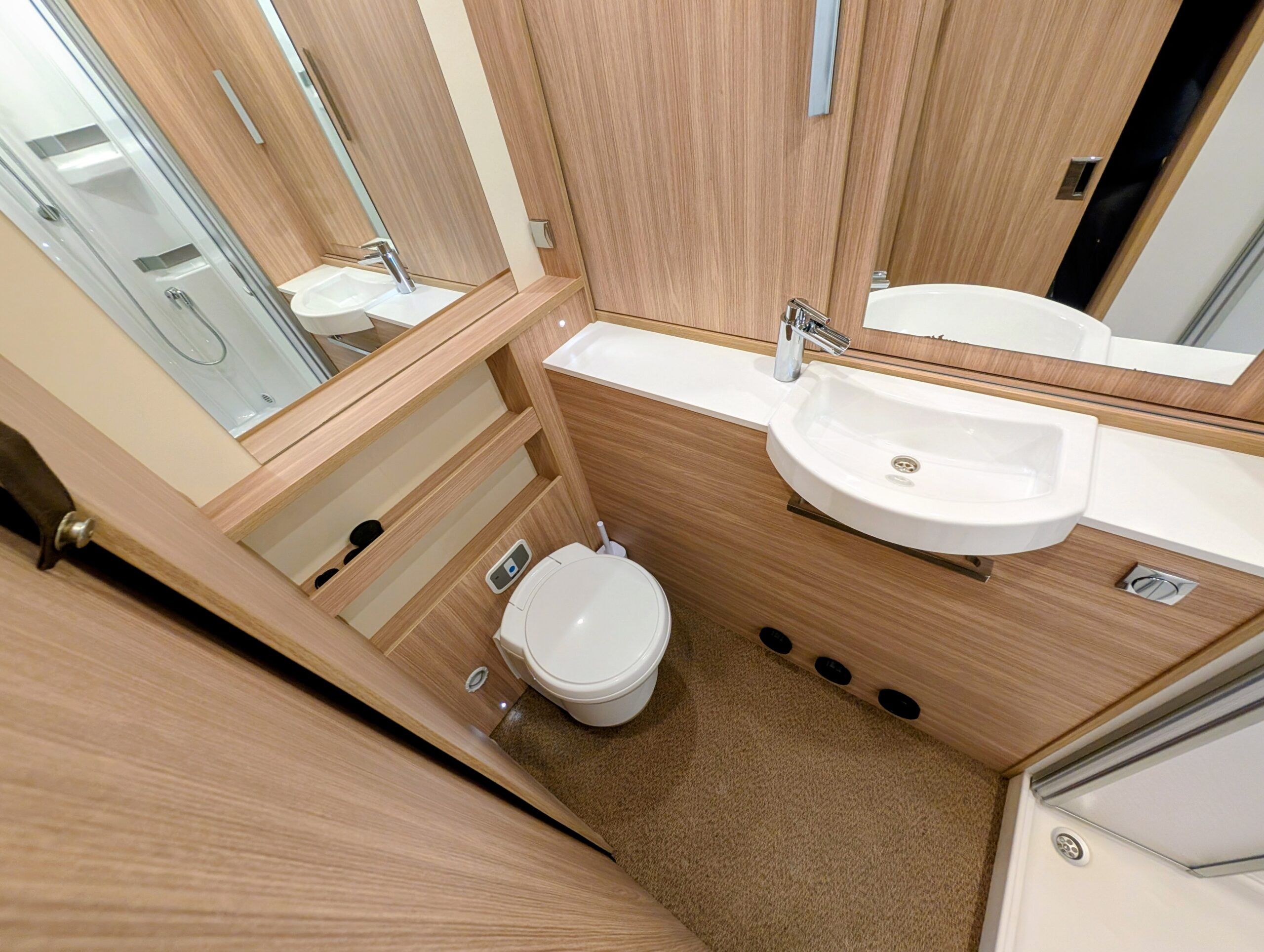 
								Burstner Ixeo 680 G full									