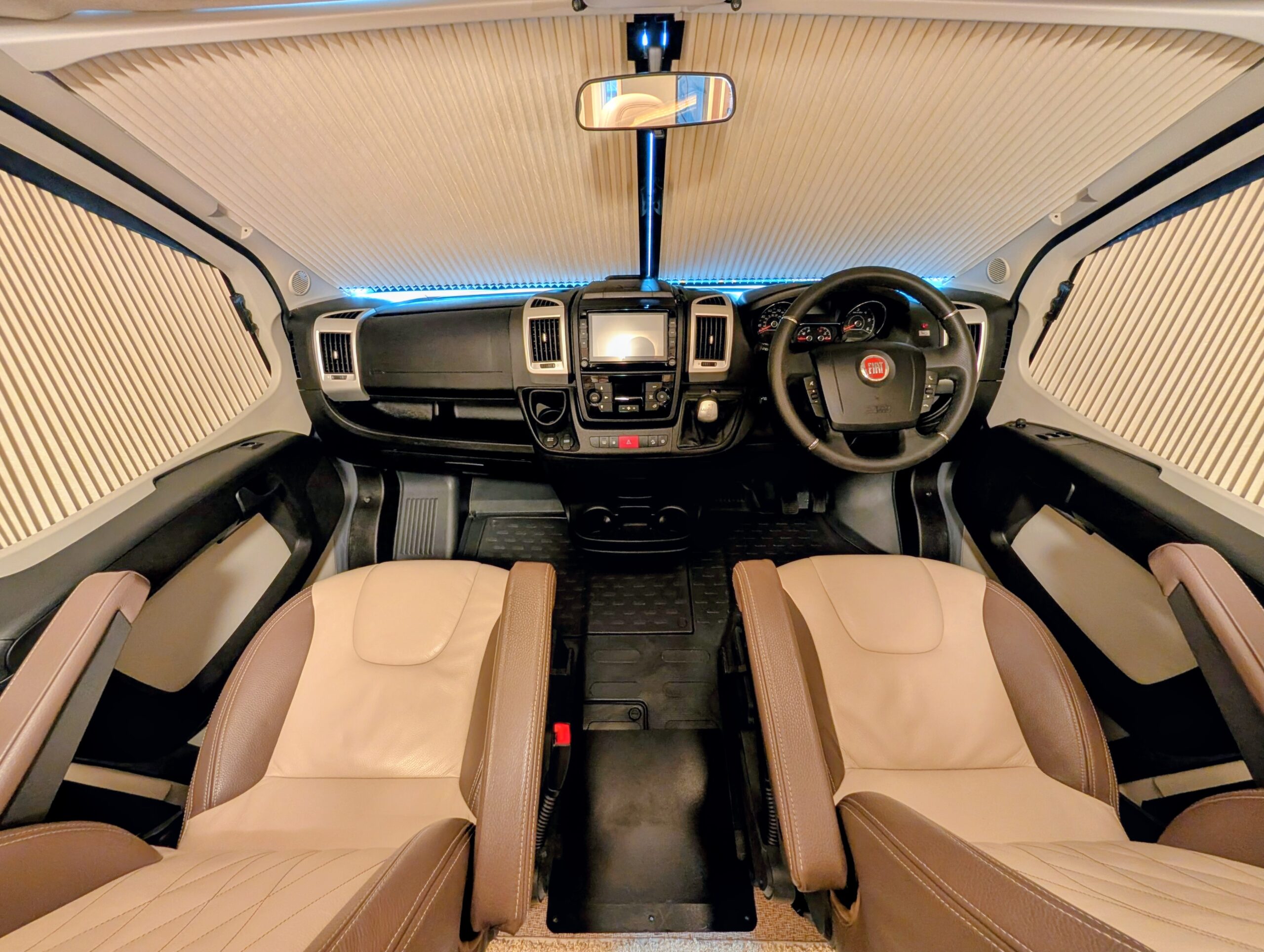 
								Burstner Ixeo 680 G full									