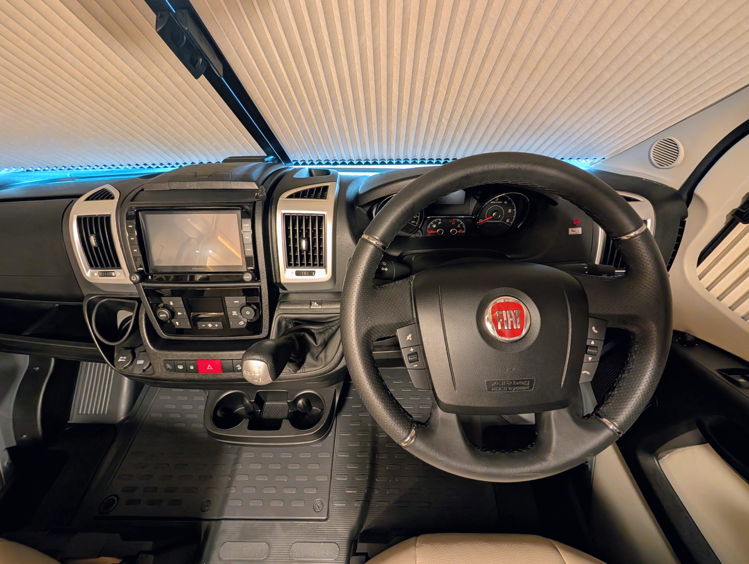 
								Burstner Ixeo 680 G full									