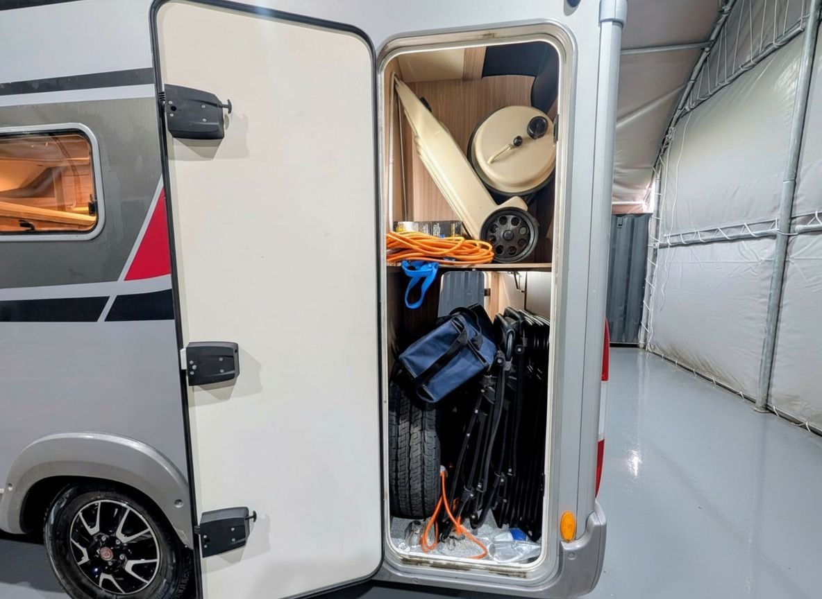 
								Burstner Ixeo 680 G full									