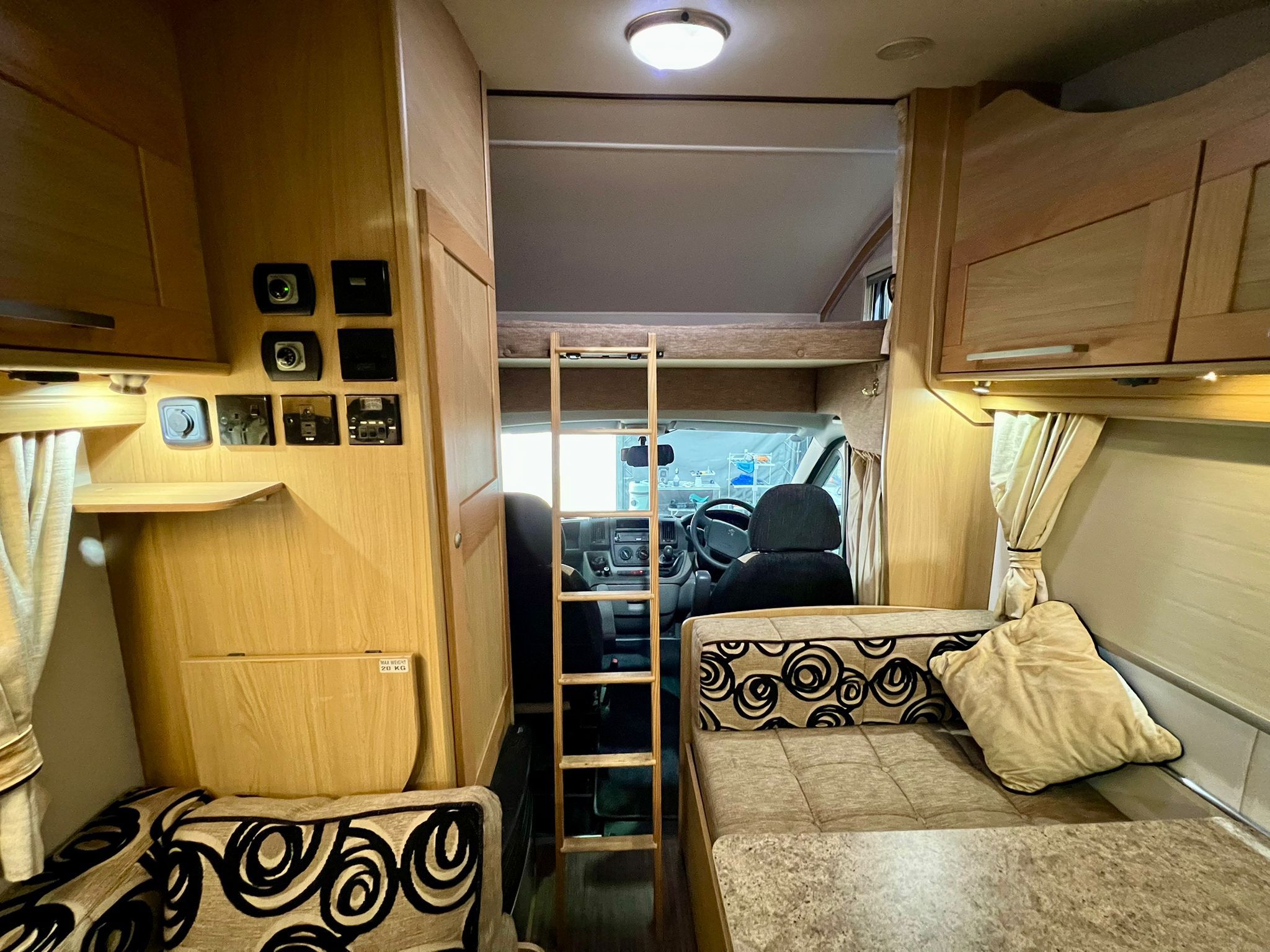 
								Elddis Autoquest 100 Motorhome full									