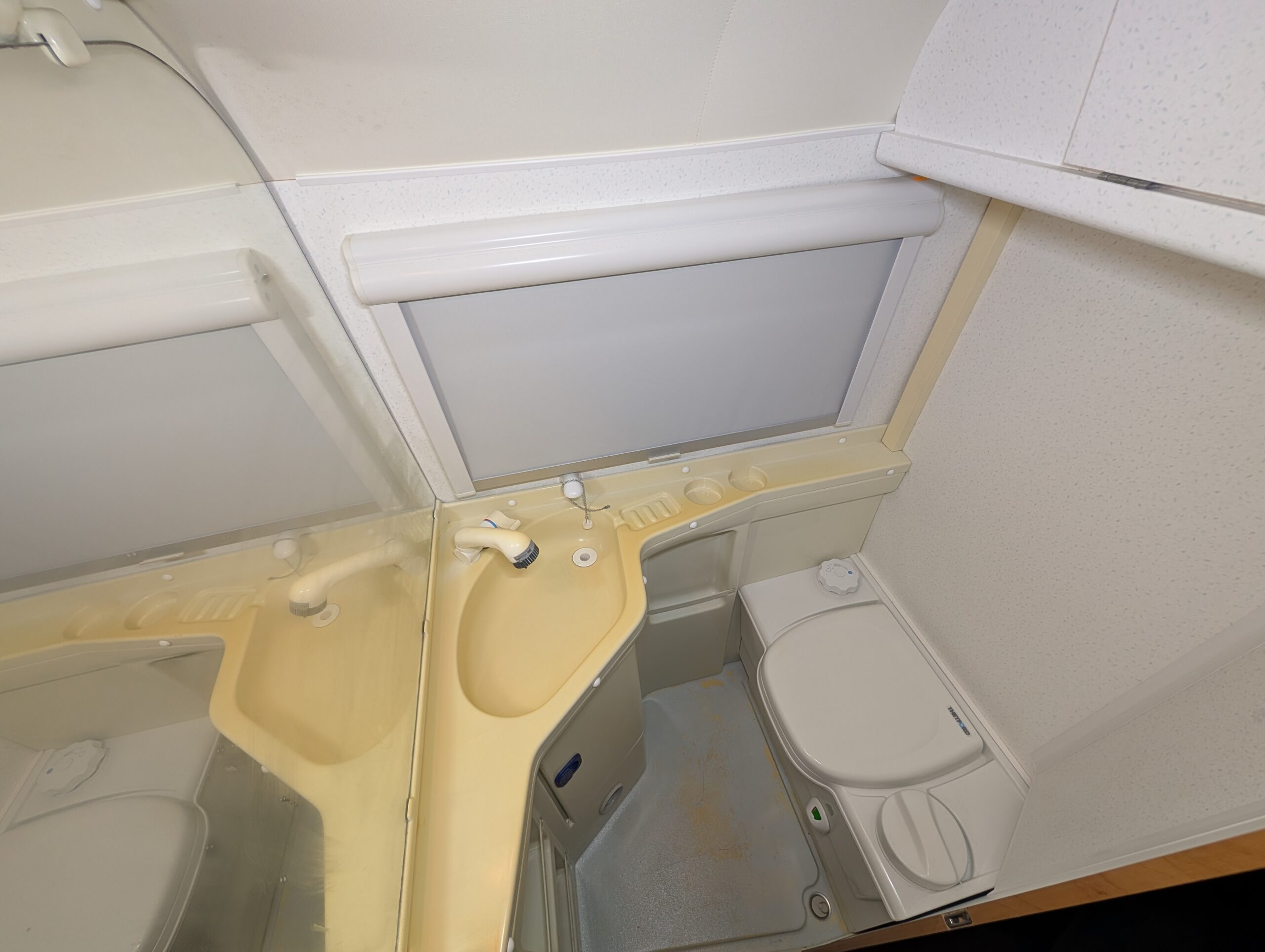 
								Eriba Triton 430 GT full									