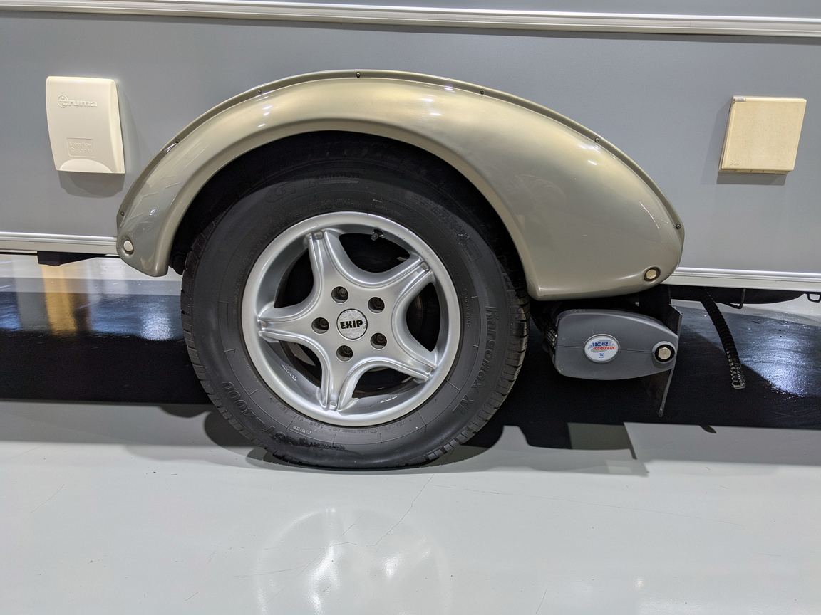 
								Eriba Triton 430 GT full									