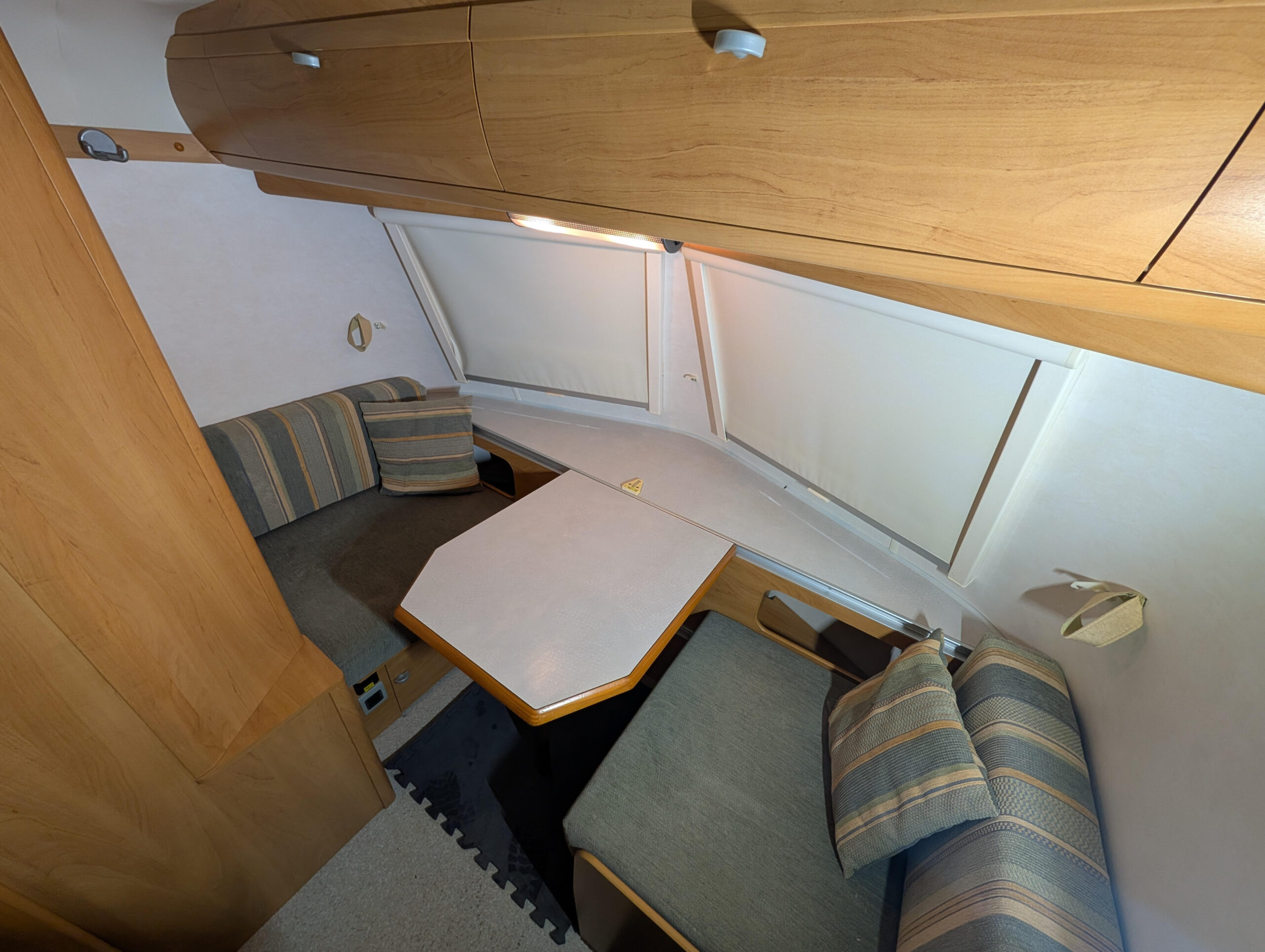 
								Eriba Triton 430 GT full									